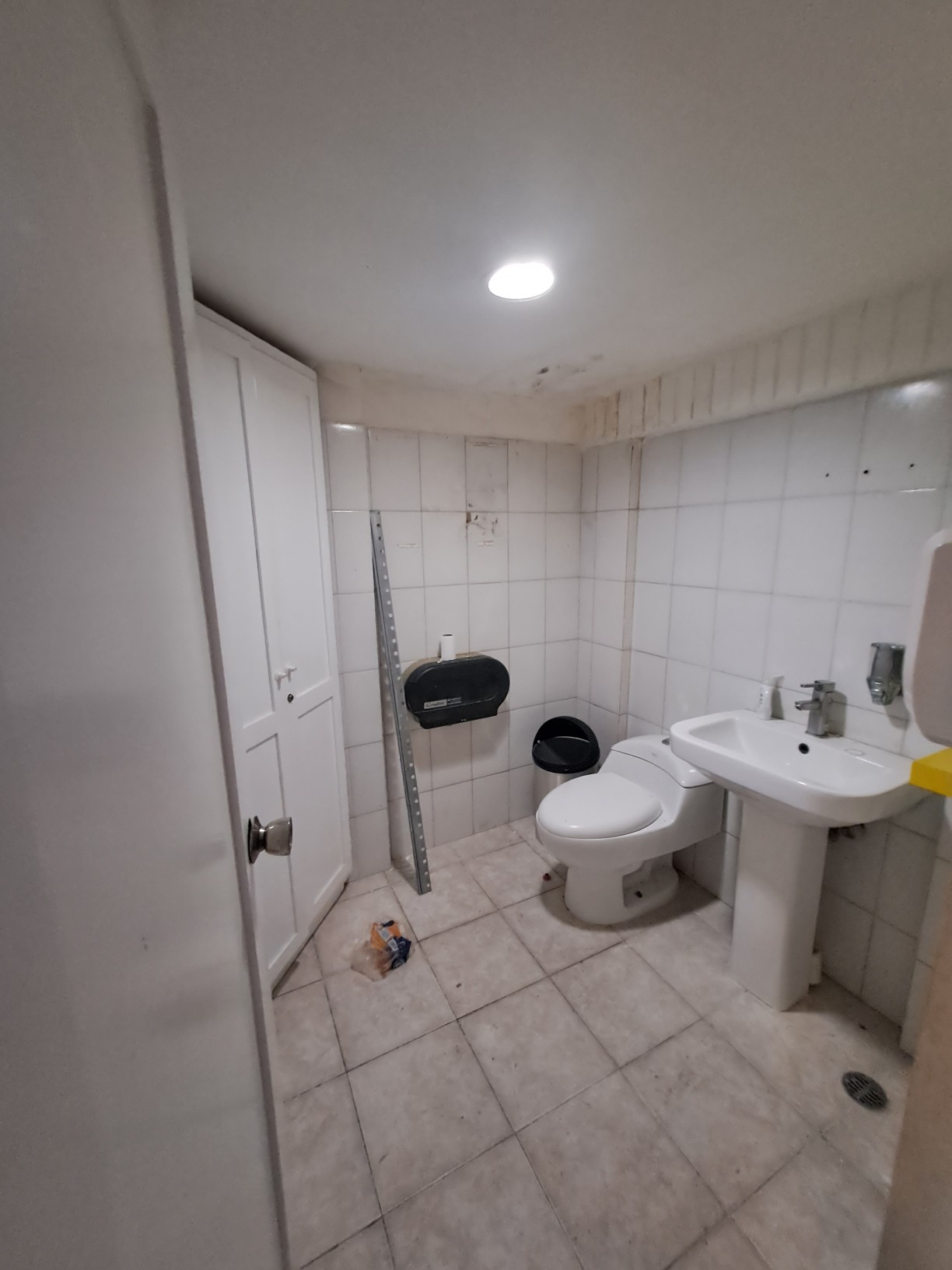 oficinas y locales comerciales - Local en Naco 2do piso 80 mts