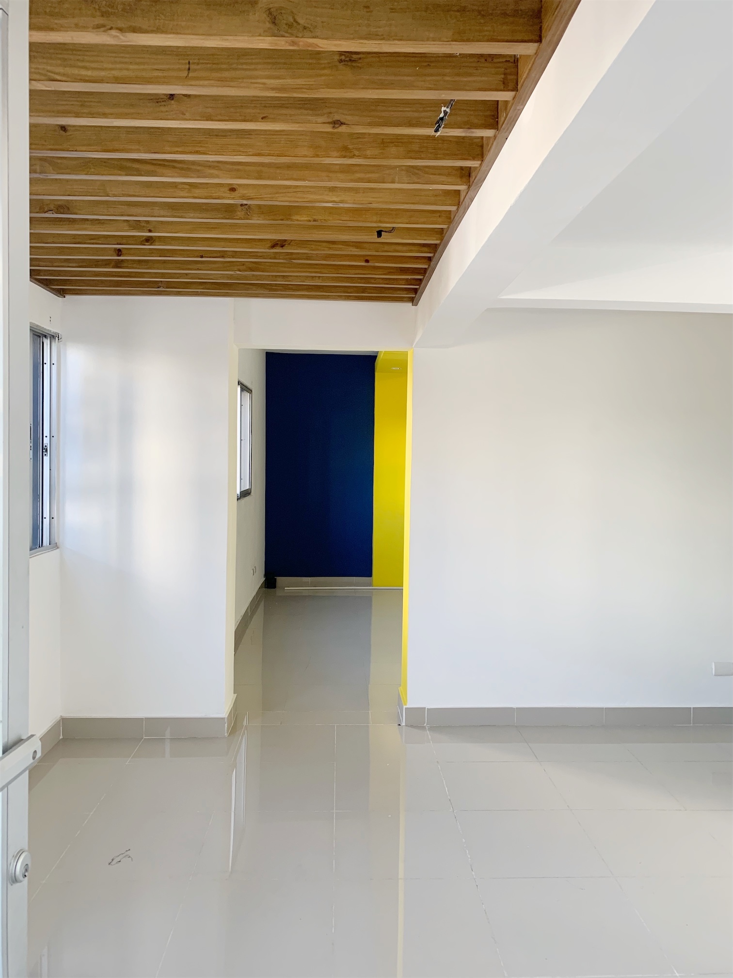 oficinas y locales comerciales - Local con buena iluminación y decoración 2