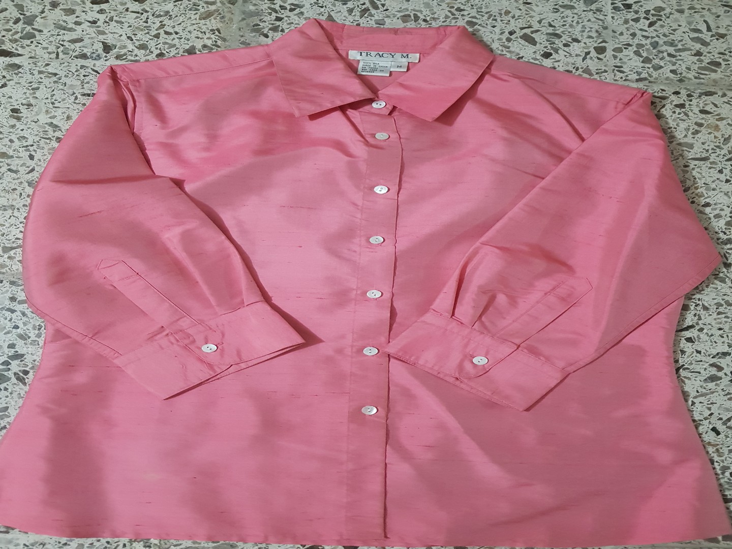 Elegante blusa camisera de seda pura, tamaño M, marca Tracy M. 3