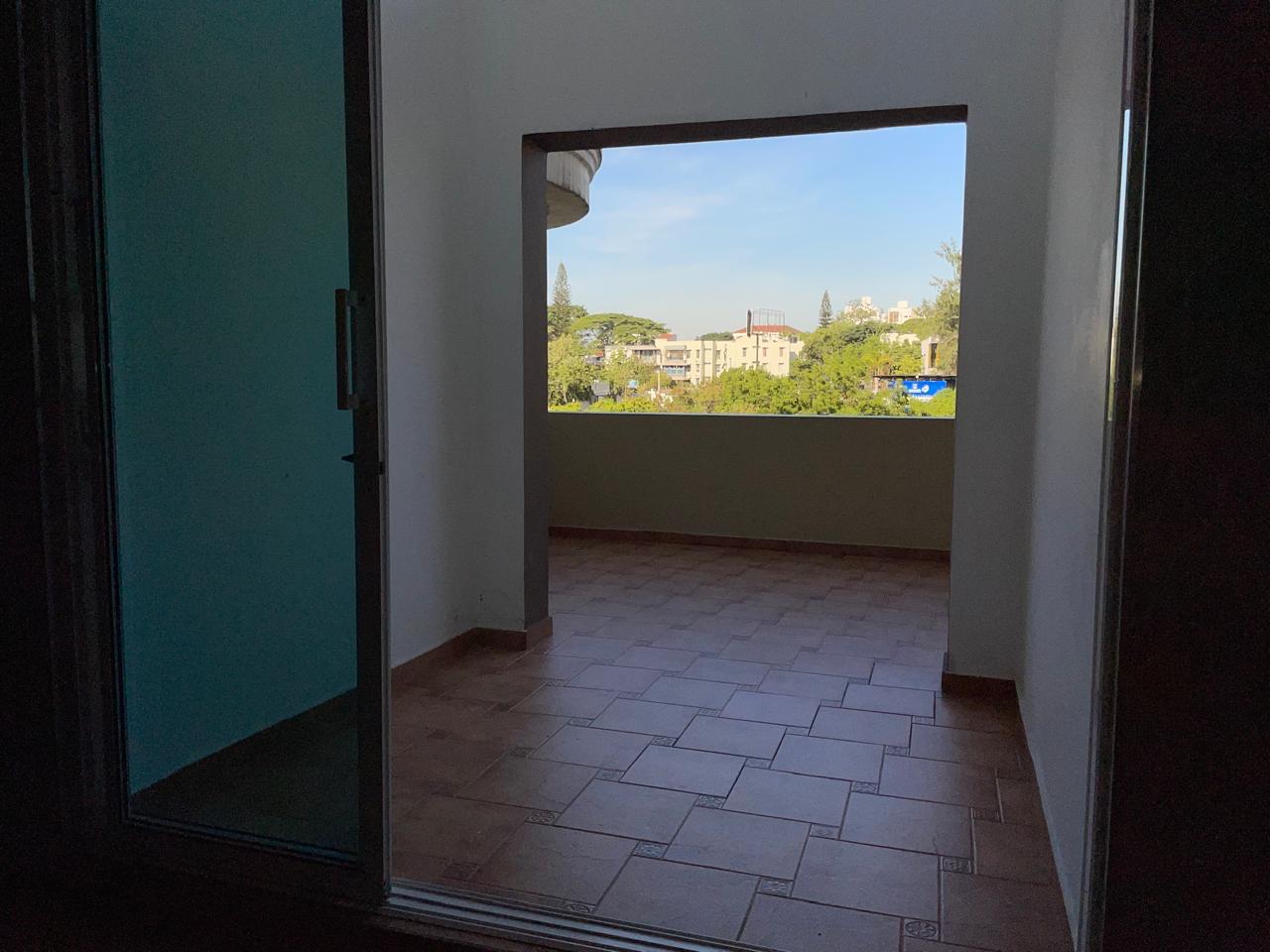 apartamentos - Apartamento en Alquiler 225 Mts2 en La Rosaleda  4