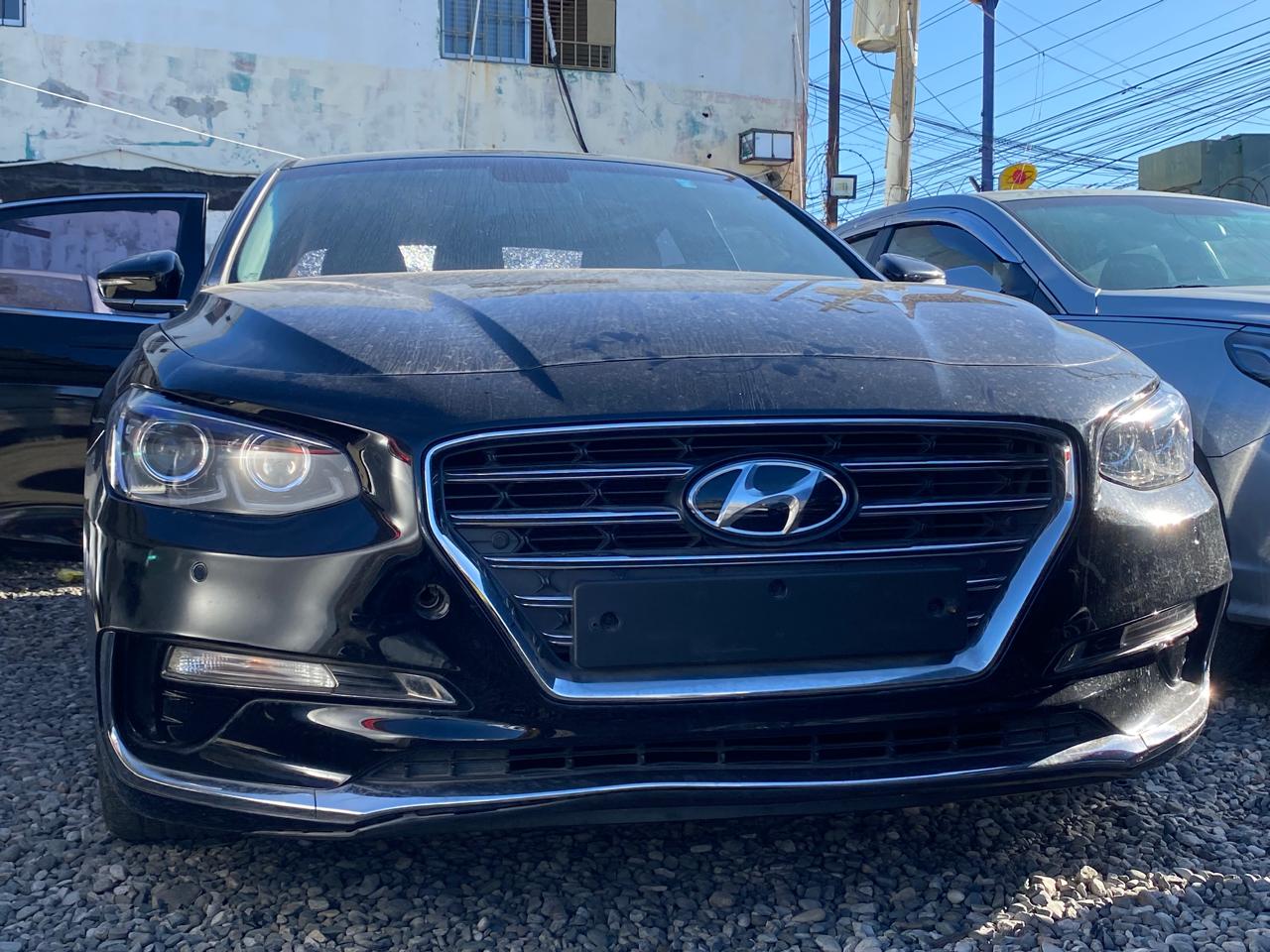 carros - HYUNDAI GRANDEUR 2017 NEGRO DESDE: RD$690,000.00 -