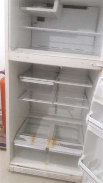 muebles y colchones - Nevera  esta nítida solo está sucia negociable 