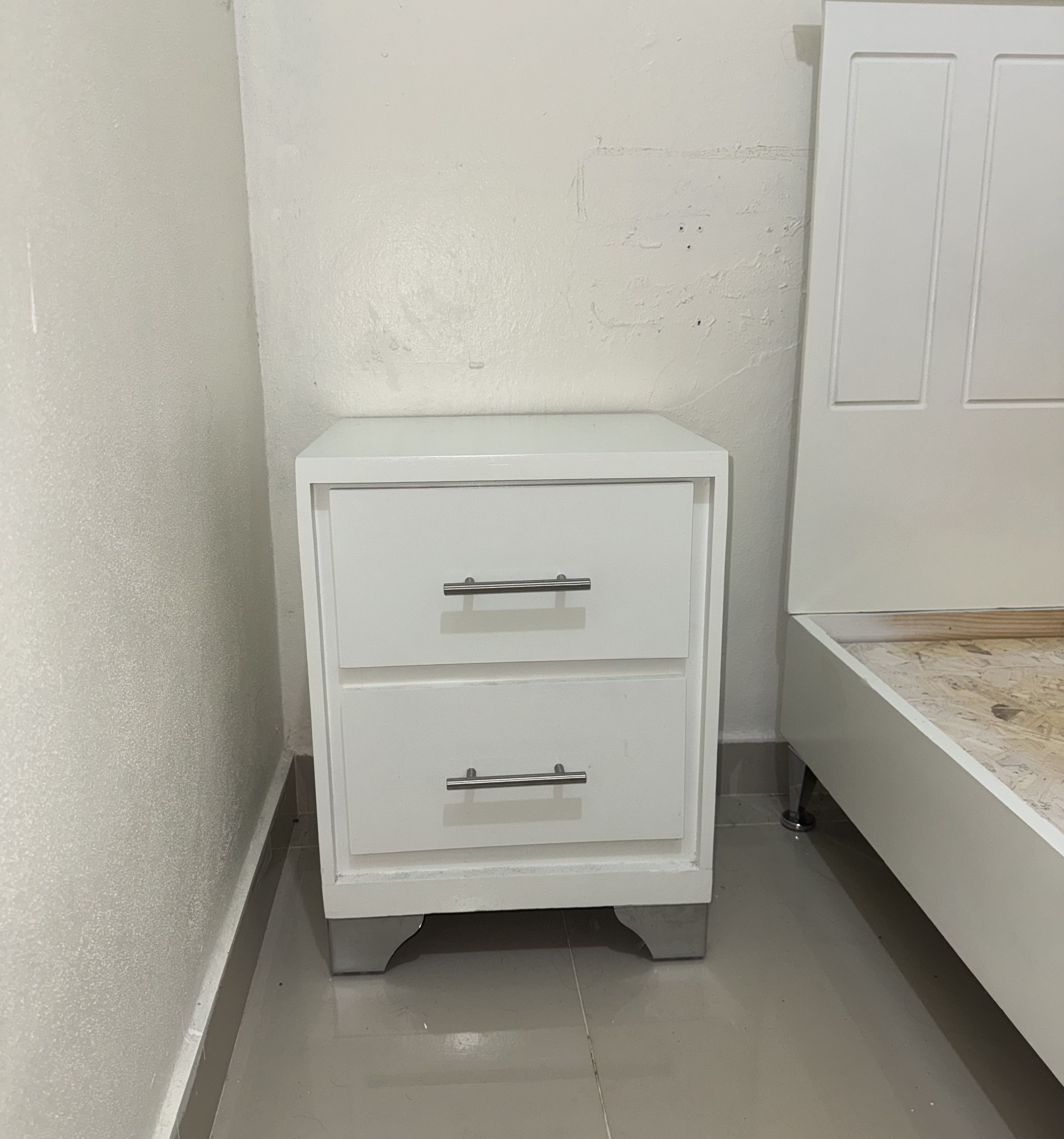muebles y colchones - Cama twin con las dos mesitas de noche 3