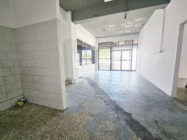oficinas y locales comerciales - Local en la Esperilla 8