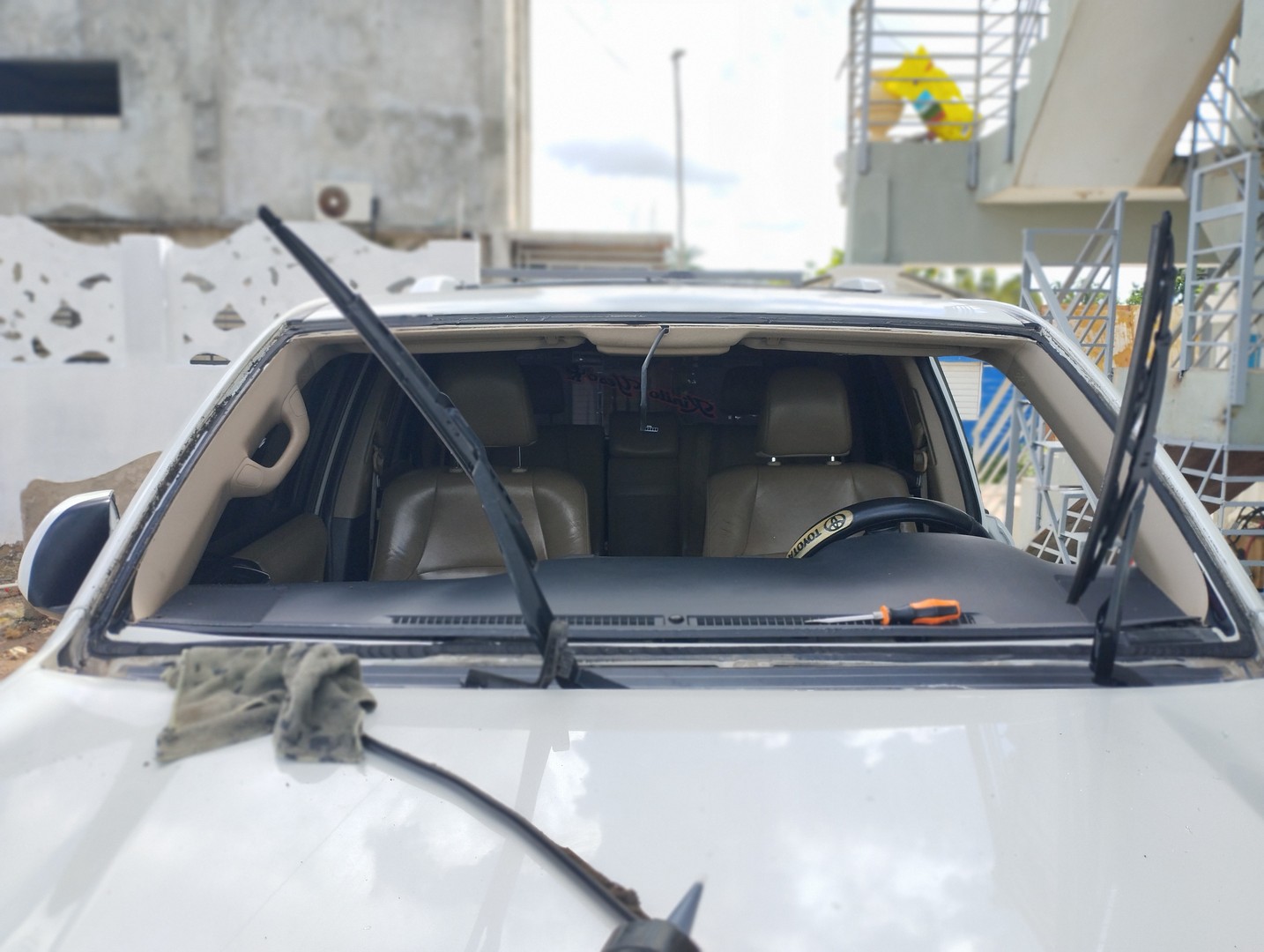 repuestos - Ventas de cristales para auto y instalación gratis con servicio a domicilio