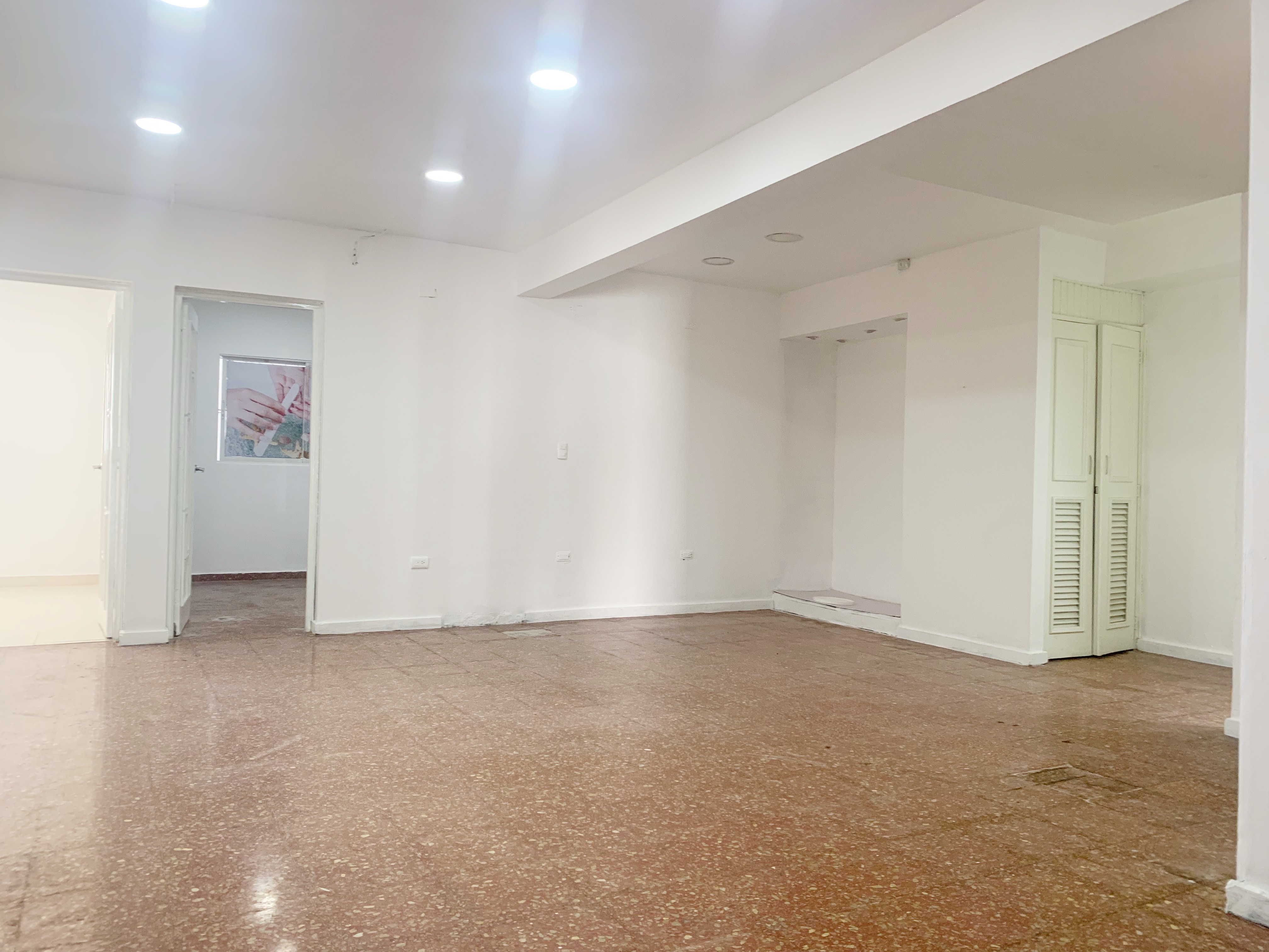 oficinas y locales comerciales - local amplio primer nivel 7