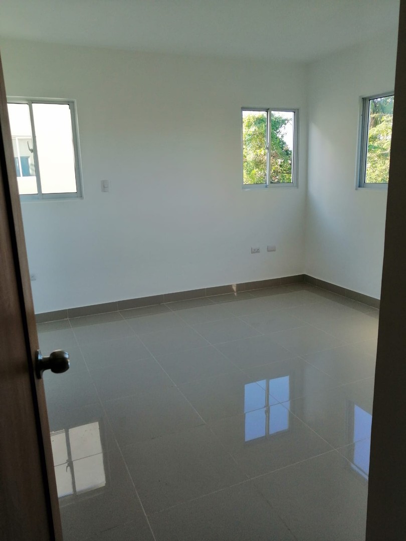 apartamentos - Se Vende Apartamento von Piscina en Llanos de Gurabo 6