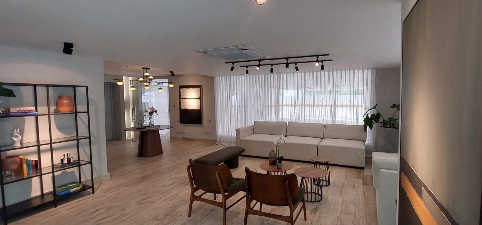 apartamentos - Apartamento 2do piso con terraza en evaristo morales 7