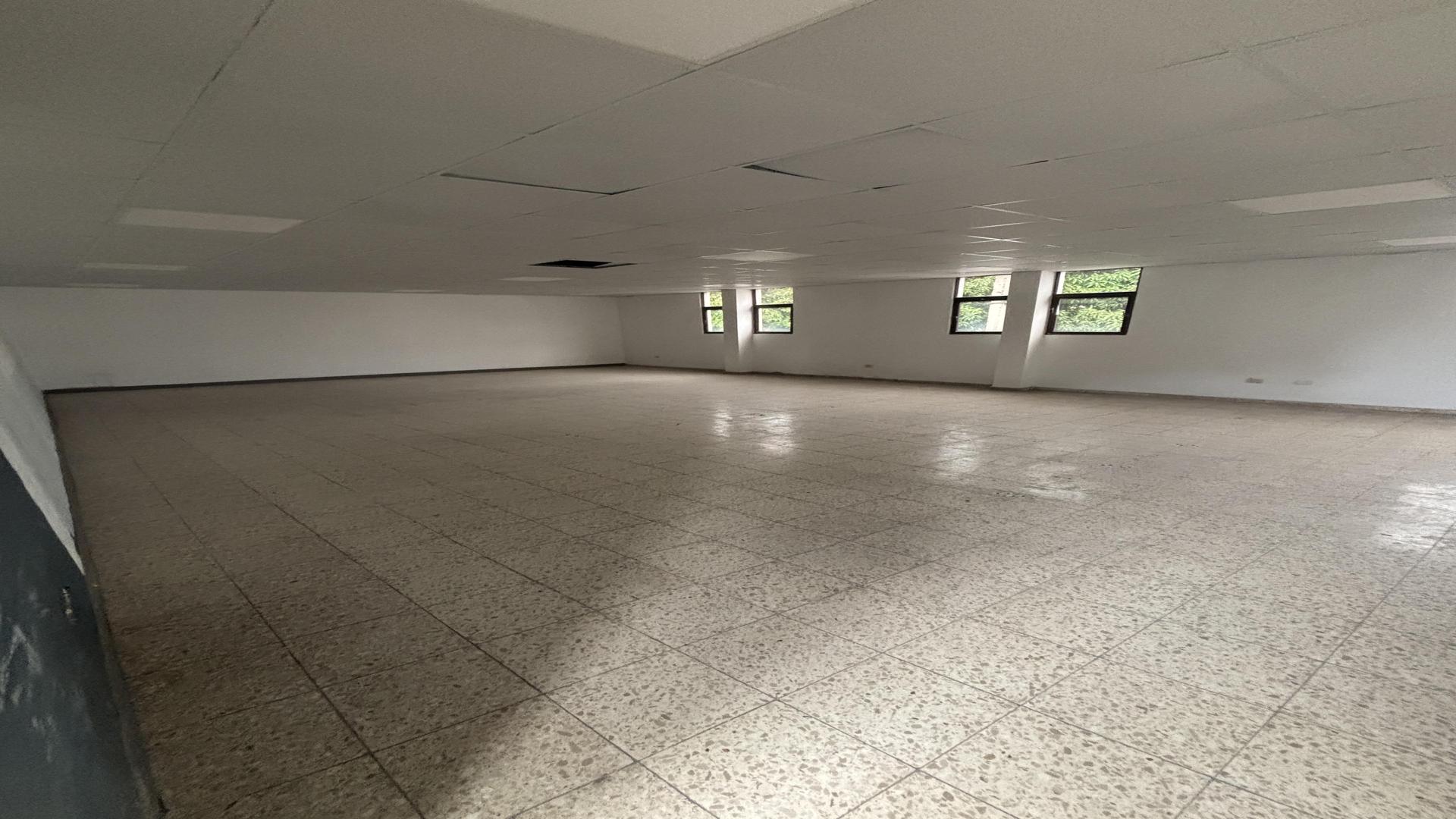 oficinas y locales comerciales - Alquiler Local Comercial Naco 2do piso 268Mts