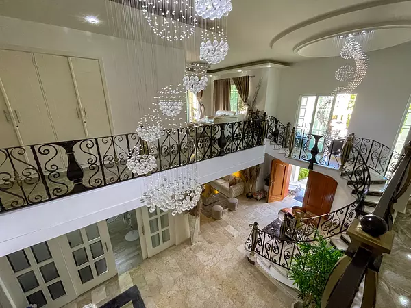 casas - “Exclusividad y confort en la majestuosa Ébano  3
