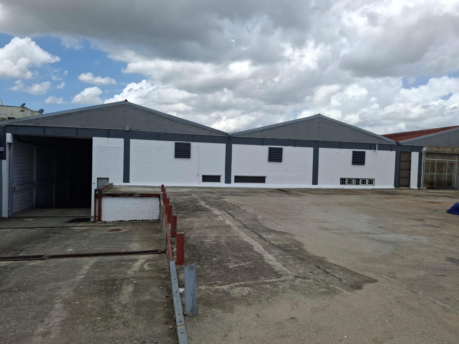 oficinas y locales comerciales - Alquilo Nave 2,200 mts Aut. Duarte Km 11