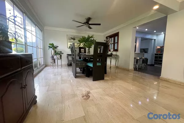 casas - Casa en Venta en La Castella con Patio y Remodelada 10