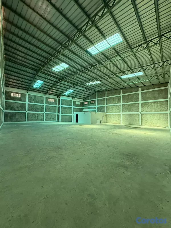 oficinas y locales comerciales - Alquilo Nave Industrial Av. Republica de Colombia 3
