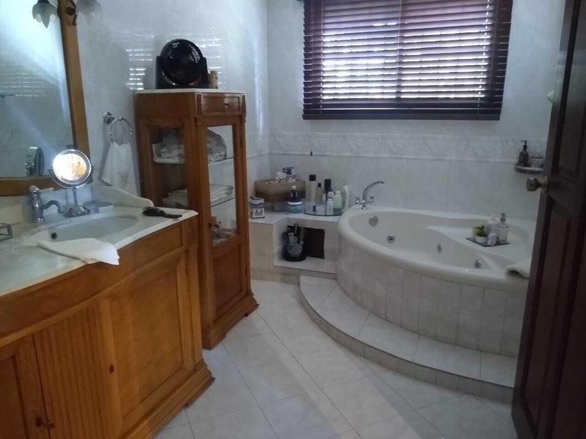 casas - Casa en venta #24-1376 amplia, con cómodas hab. jacuzzi, cocina con desayunador 5