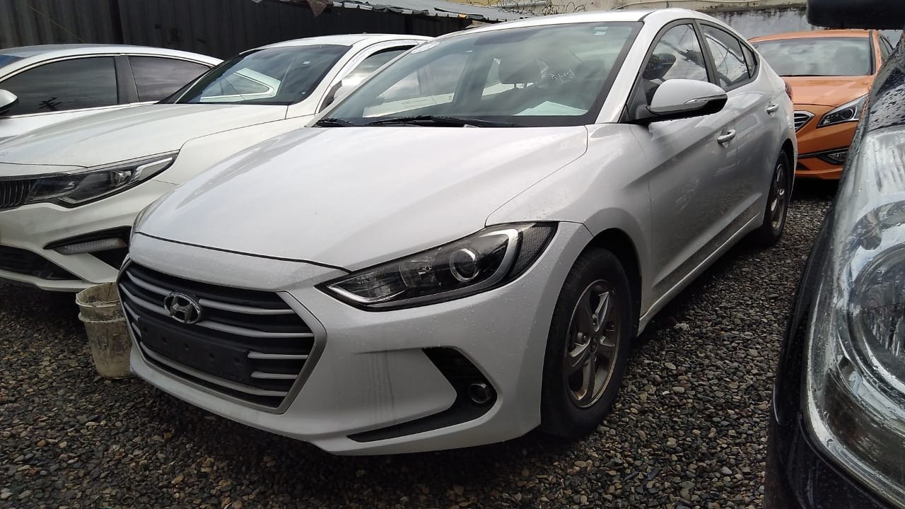 carros - HYUNDAI AVANTE 2018 BLANCO
