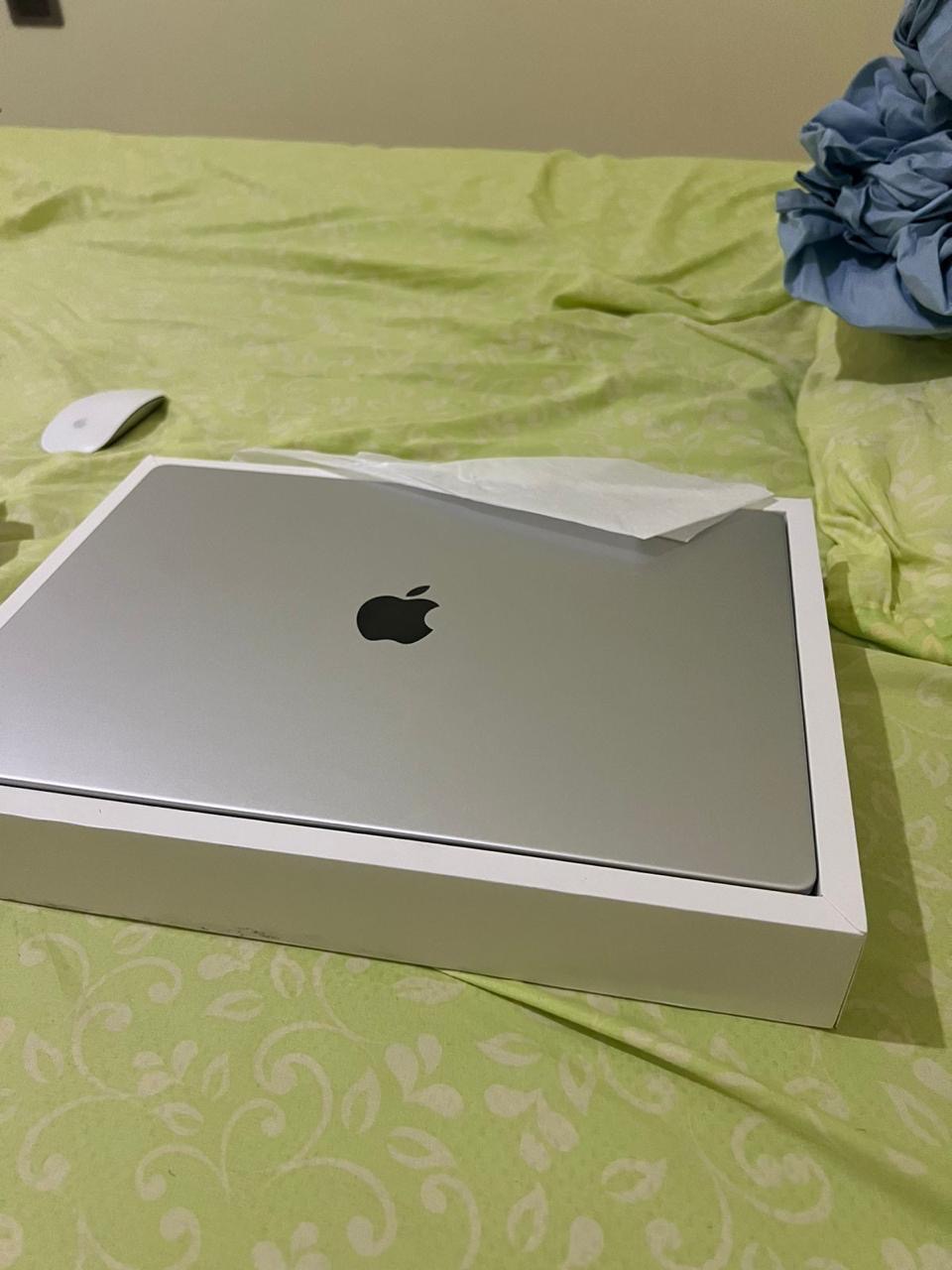 computadoras y laptops - MacBook Pro m1 libre de iCloud  4