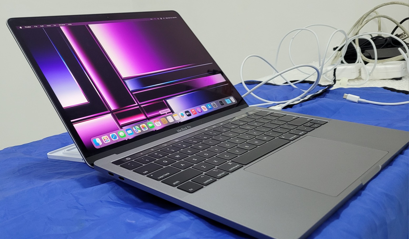 computadoras y laptops - Macbook Pro a1989 13 Core i7 Ram 16gb Disco 512gb año 2018