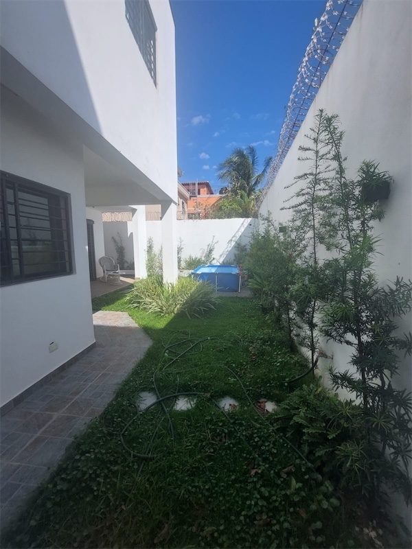 casas - Venta de casa de lujo en el mirador del este Santo Domingo este 2