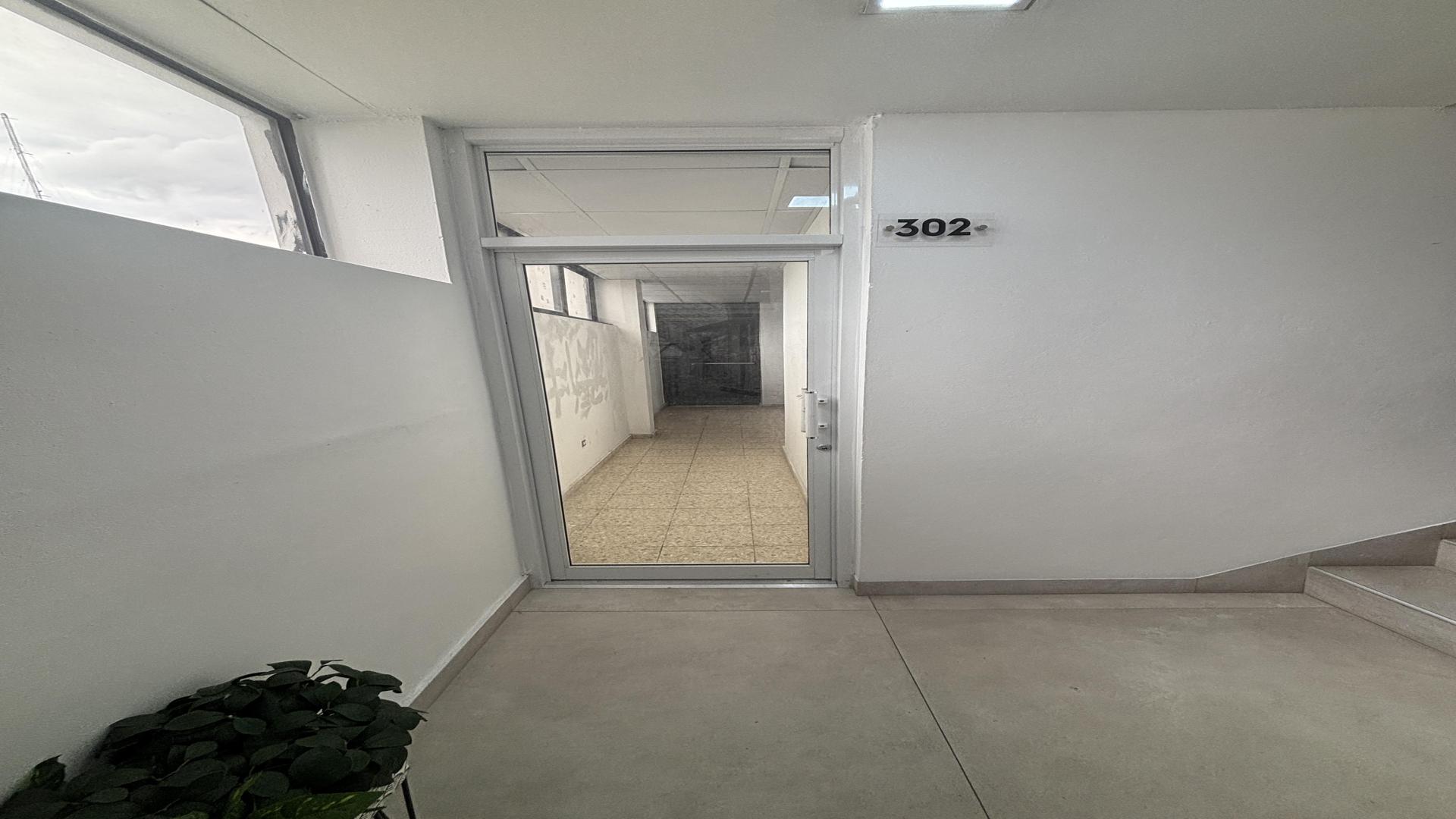 oficinas y locales comerciales - Alquiler Local Comercial Naco 2do piso 268Mts 1