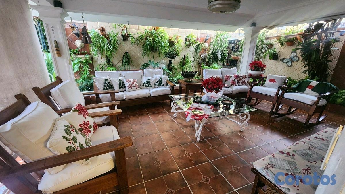 casas - Amplia casa en venta- Los Restauradores  5