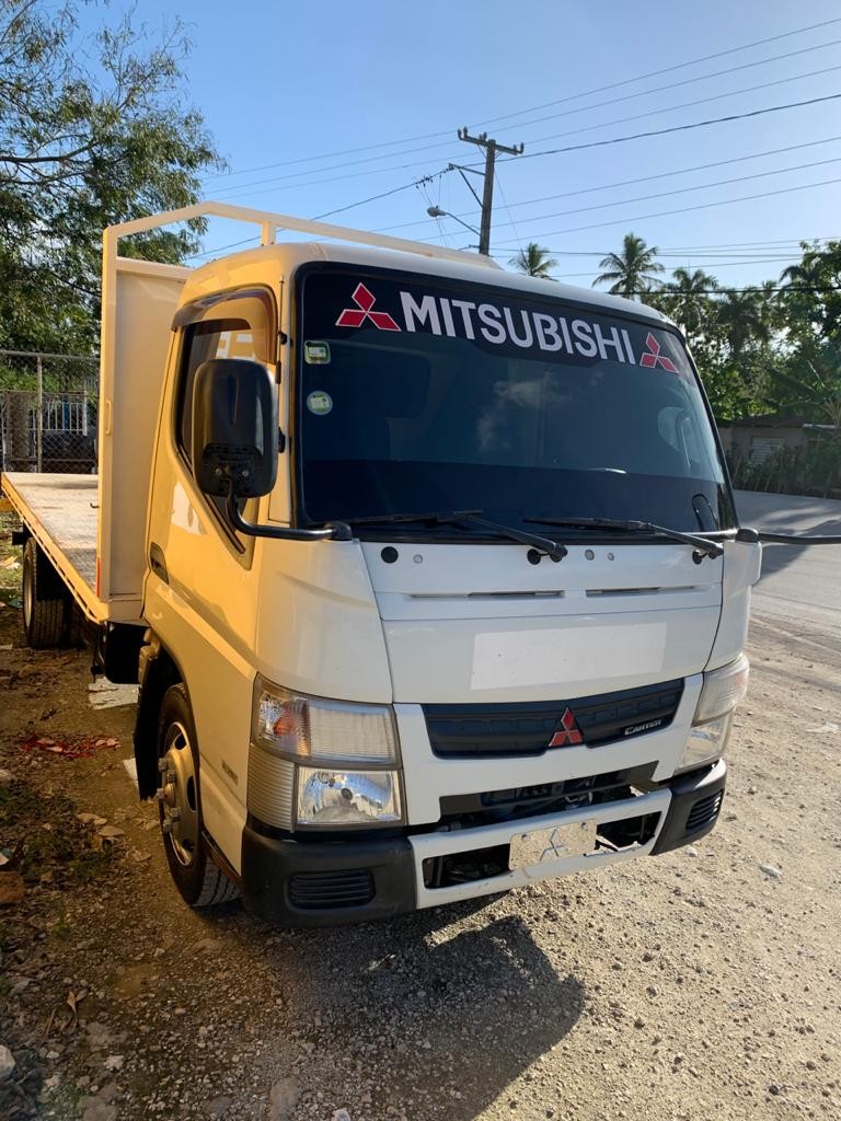 camiones y vehiculos pesados - MITSUBISHI FUSO 2012