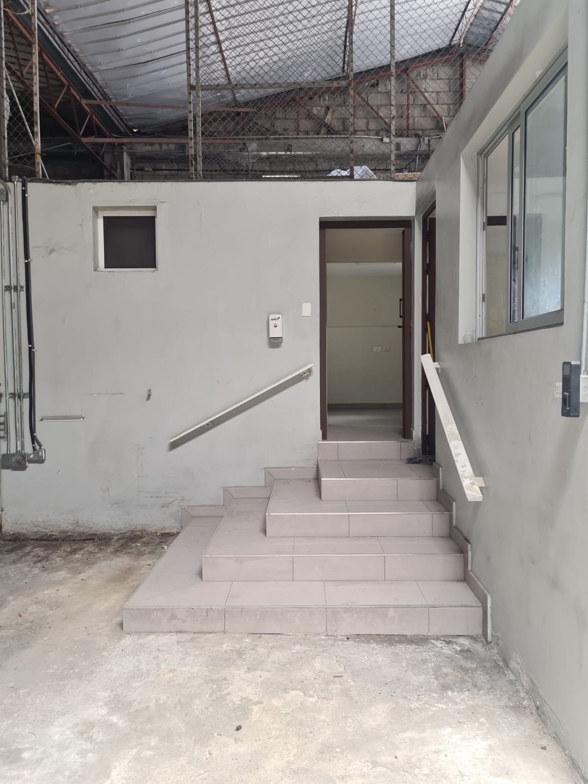 oficinas y locales comerciales - Alquilo Nave 2,200 mts Aut. Duarte Km 11 1