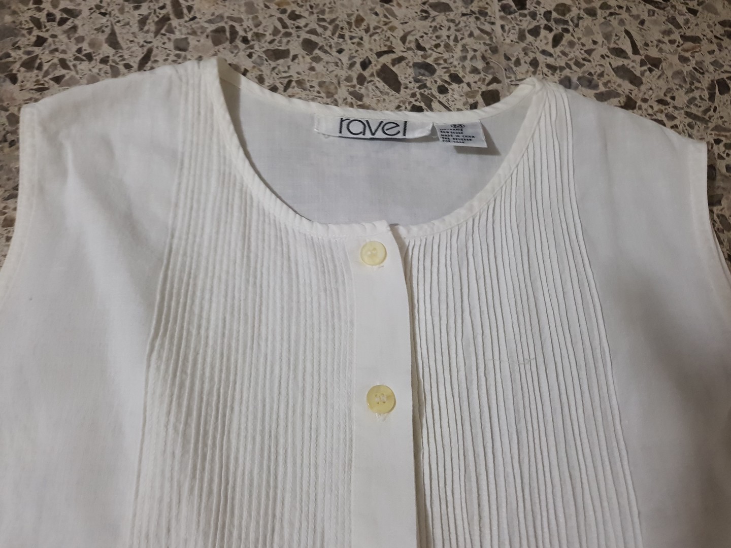 ropa para mujer - Blusa Blanca de lino irlandés, sin mangas, marca Ravel. 0
