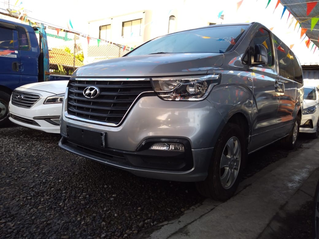 jeepetas y camionetas - HYUNDAI GRAND STAREX 