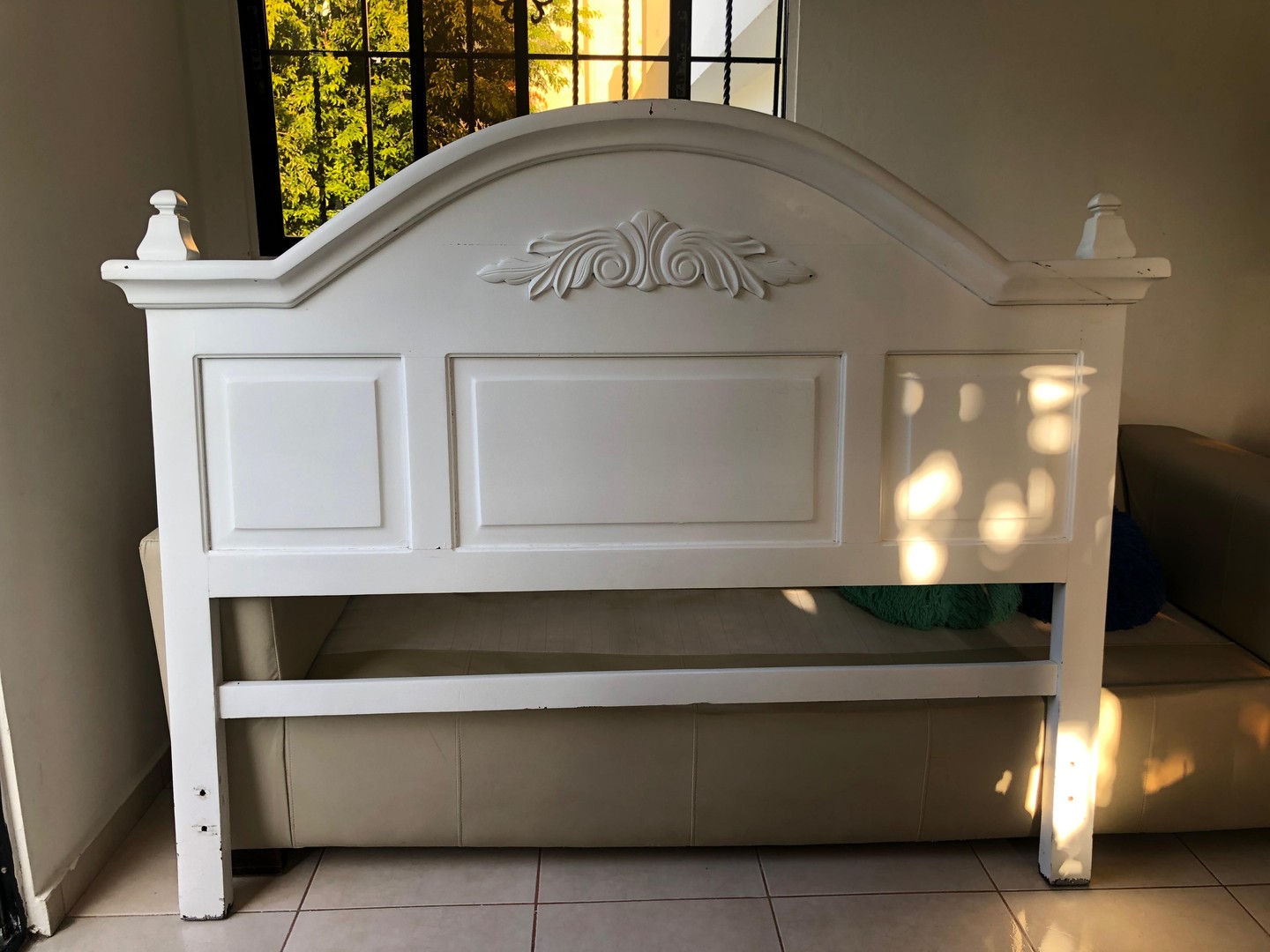 muebles y colchones - Cabecera de Cama en Caoba - Blanco