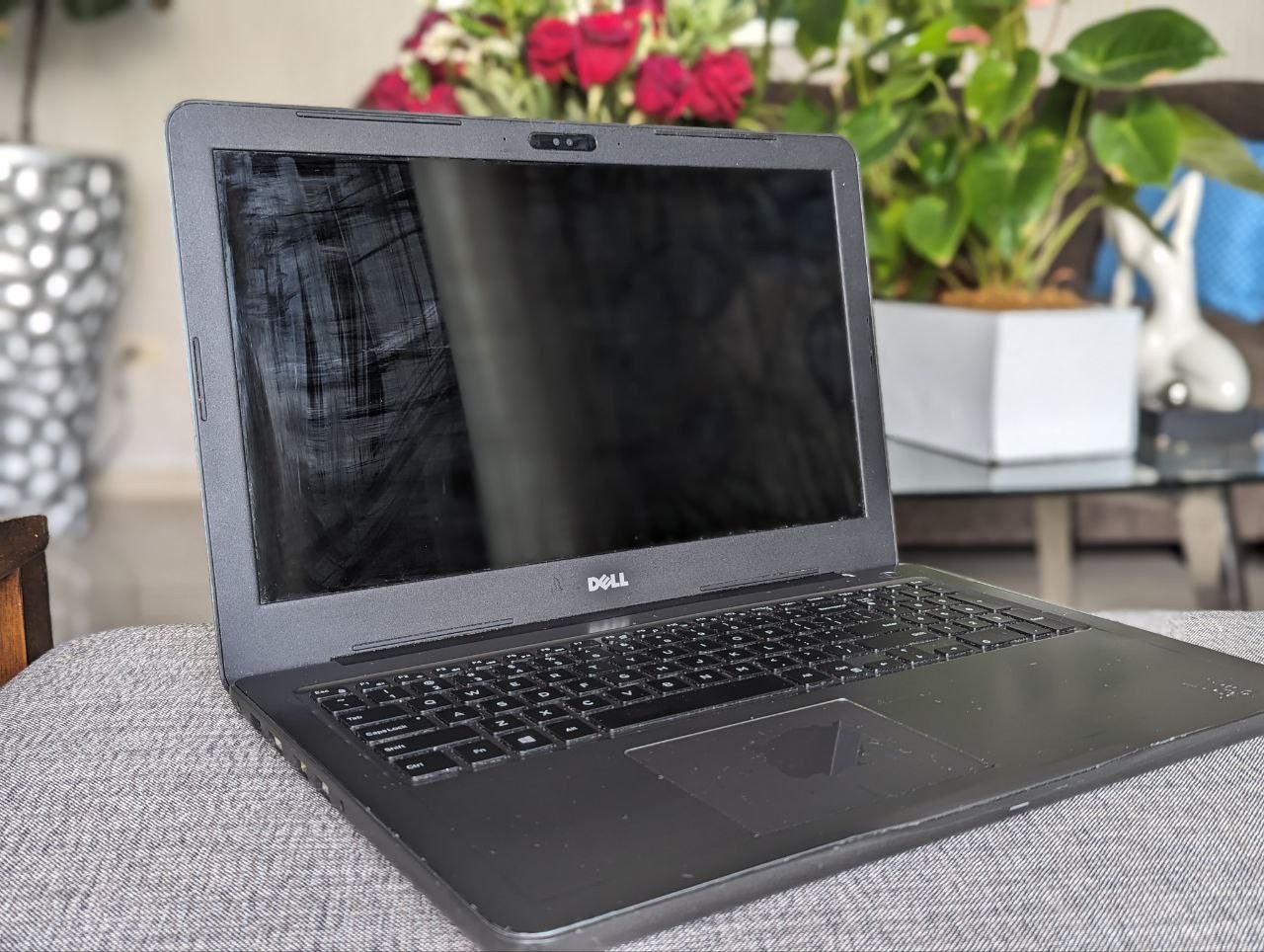 computadoras y laptops - Laptop Dell Inspiron 15 5567 de 15.6" FHD (Procesador I7-7500U, 8GB RAM DDR4)