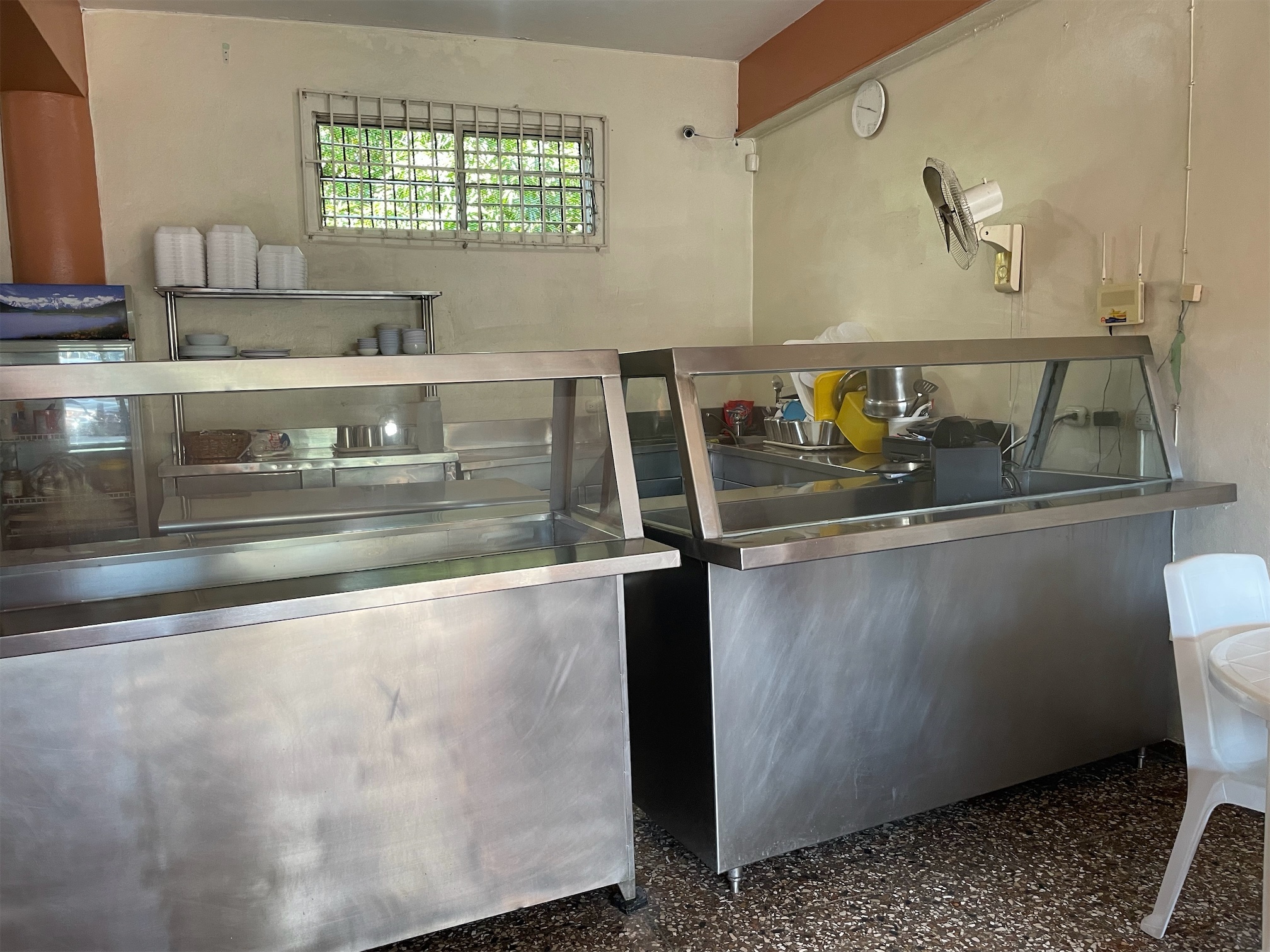 negocios en venta - Venta de todo este comedor Cafetería en Santo Domingo Oeste. 3