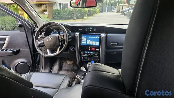 jeepetas y camionetas - Toyota fortuner 2023 full 8