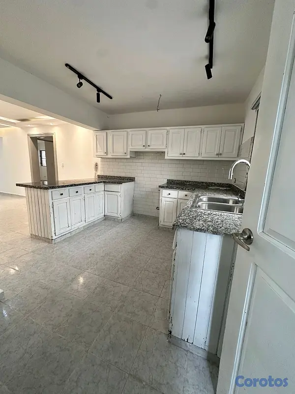 apartamentos - Amplio y ventilado | 104 m2 | 1er piso | próximo a la av. Caonabo con 27  6
