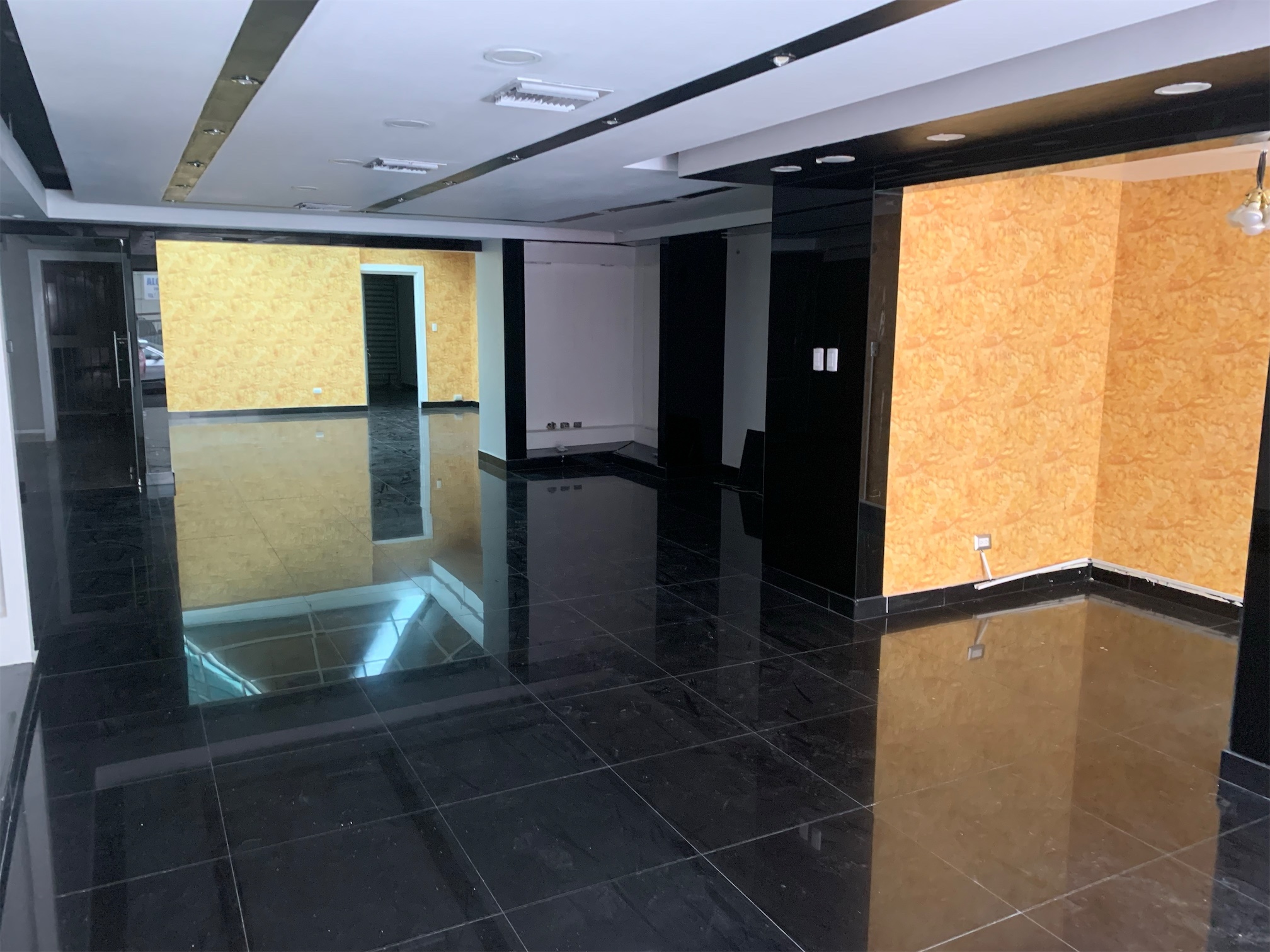 oficinas y locales comerciales - Local de oportunidad en Naco 5