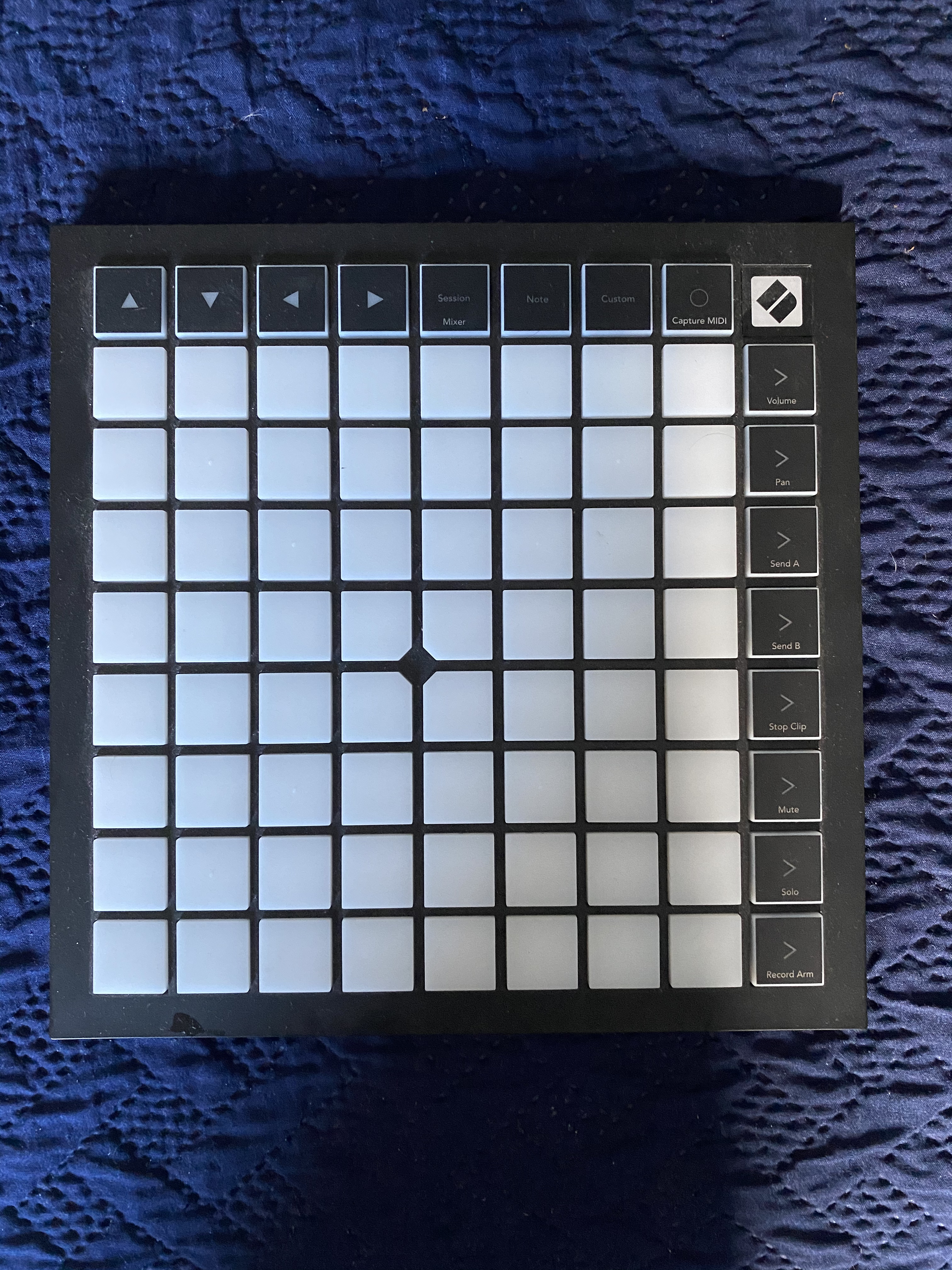 Controlador MIDI Novation Launchpad X
