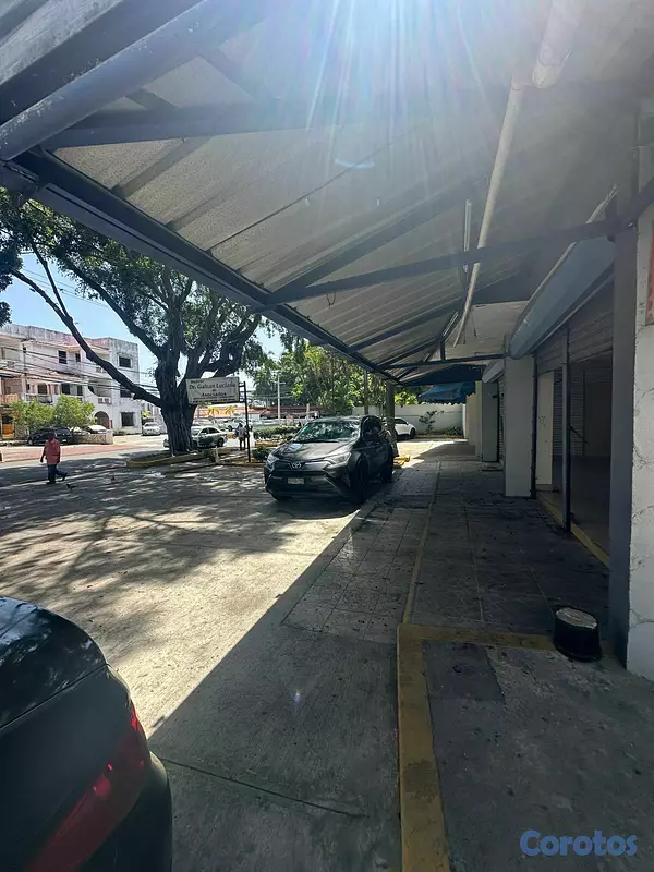 oficinas y locales comerciales - Rento local comercial en Gazcue  3