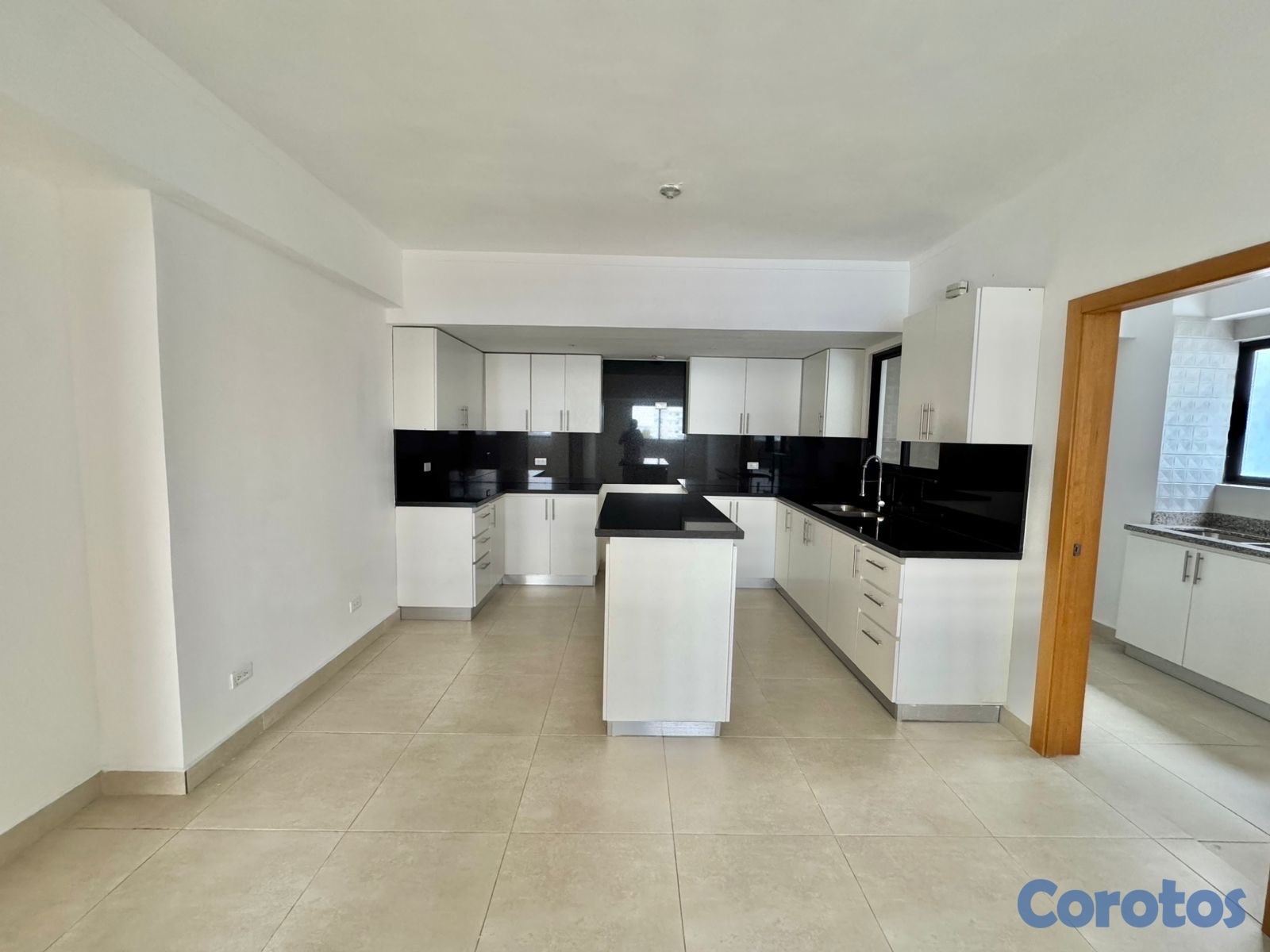 apartamentos - vendo Ph Evaristo Morales tres hab con su baño dos parqueos terraza área social  7