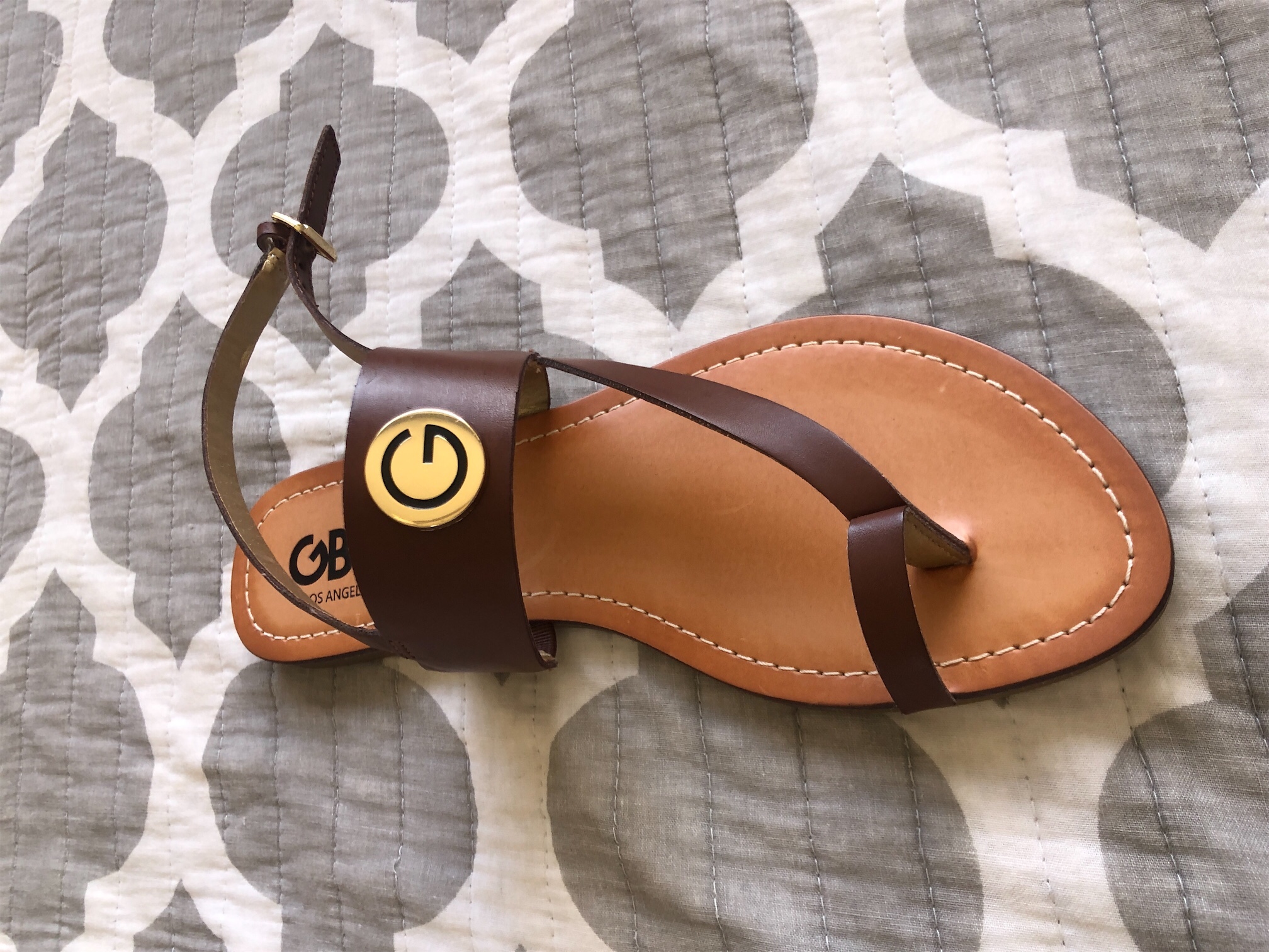 Sandalías nuevas,GBG de color marrón. 