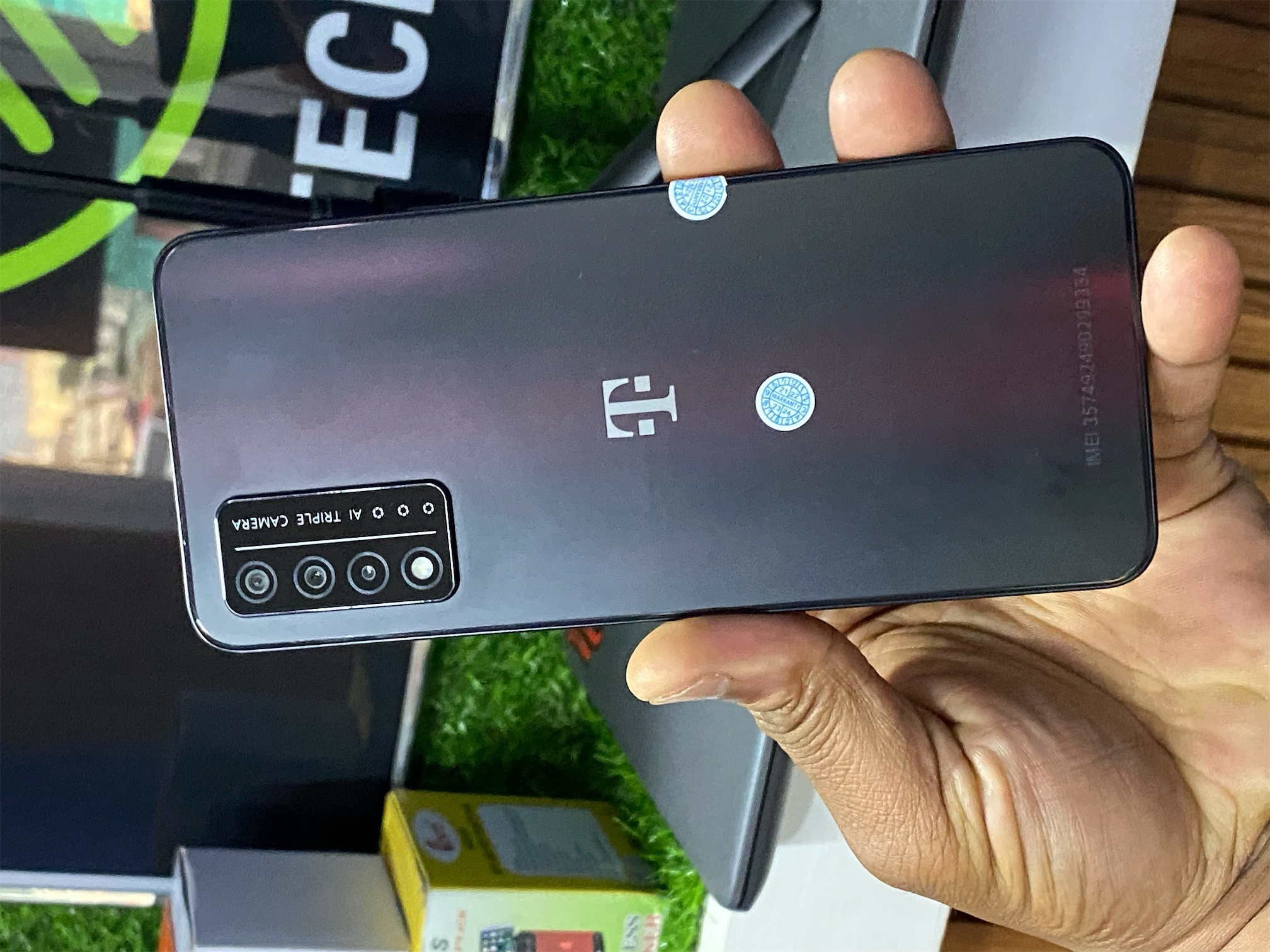 celulares y tabletas - REVVEL PLUS 5V+  64GB  4