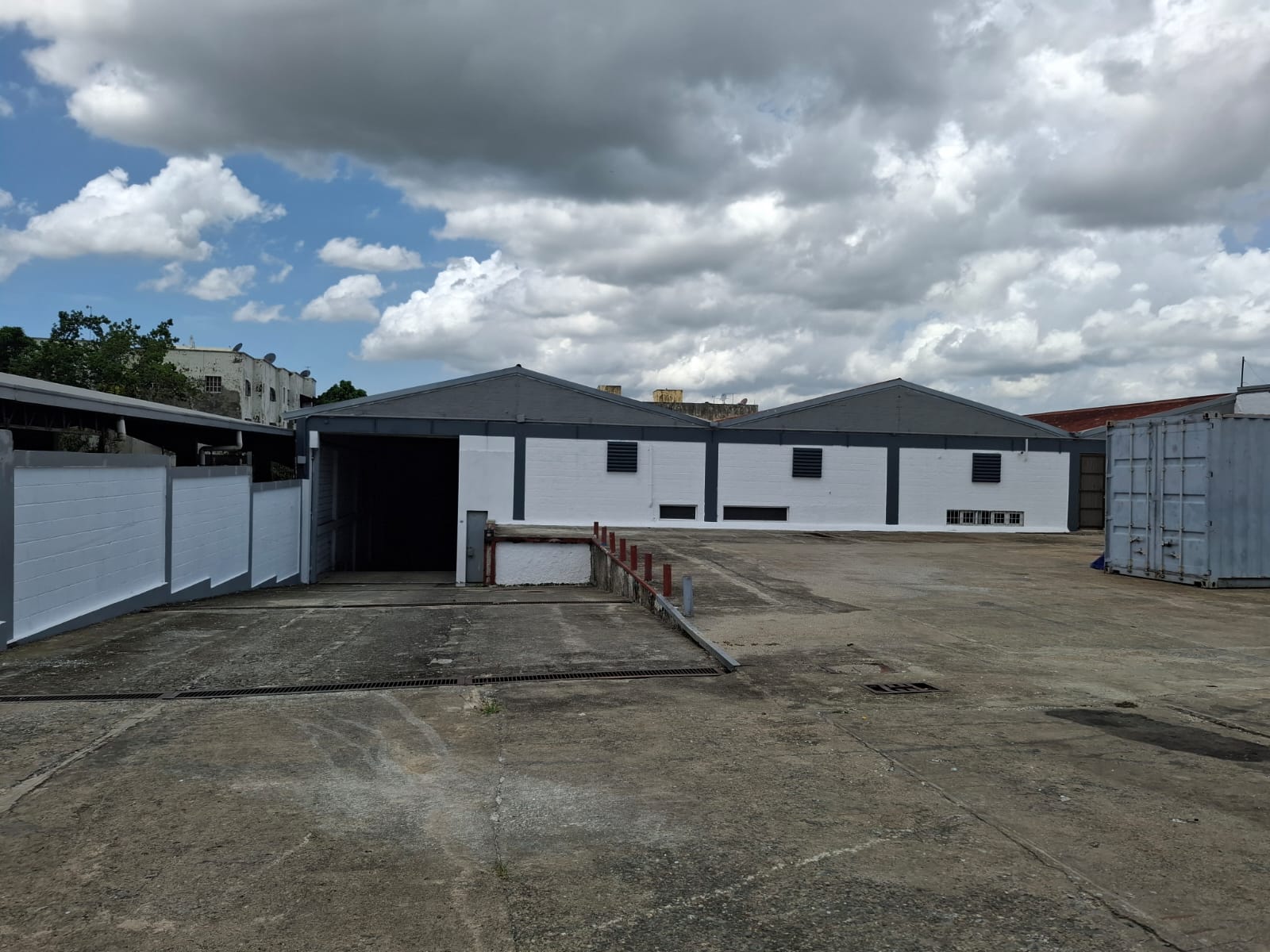 oficinas y locales comerciales - Alquilo Nave 2,200 mts Aut. Duarte Km 11 5