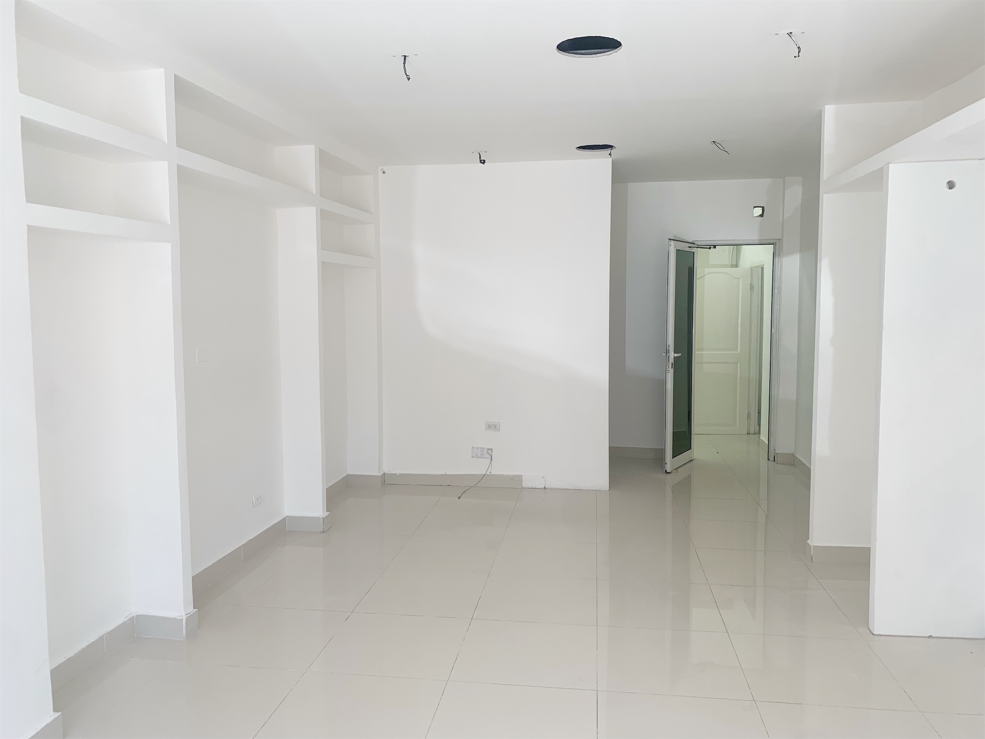 oficinas y locales comerciales - Local espacio abierto en Evaristo  1