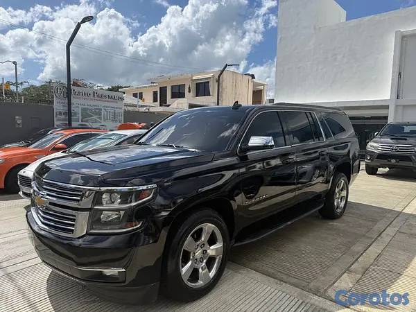 jeepetas y camionetas - Chevrolet Suburban LT 2017 4