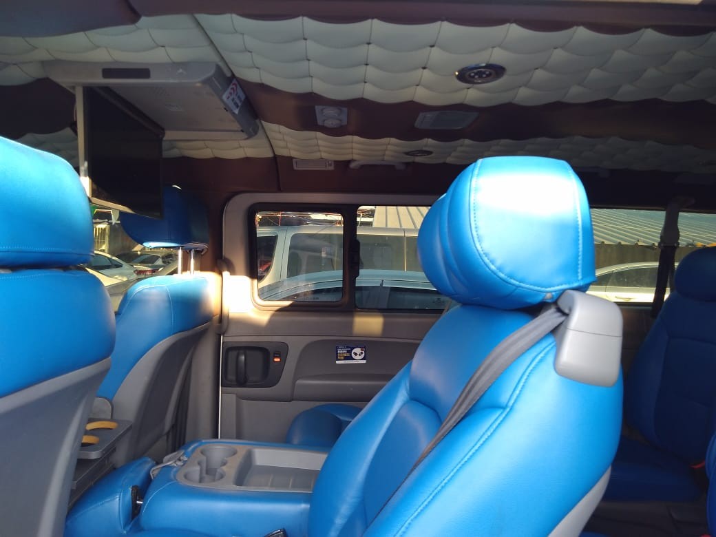 jeepetas y camionetas - HYUNDAI GRAND STAREX 2020 NEGRA 1