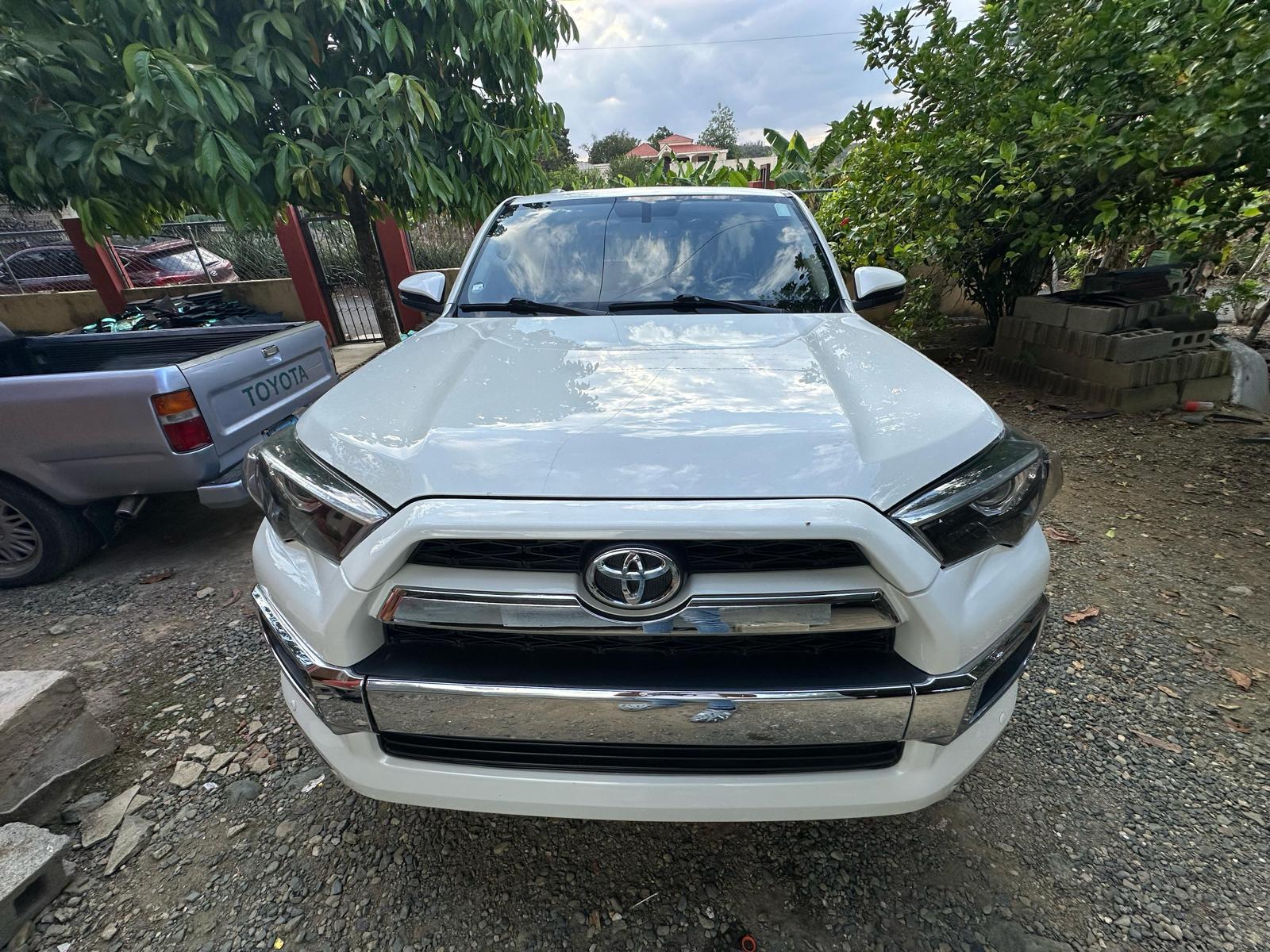 jeepetas y camionetas - Toyota 4runner sr5 2017 1