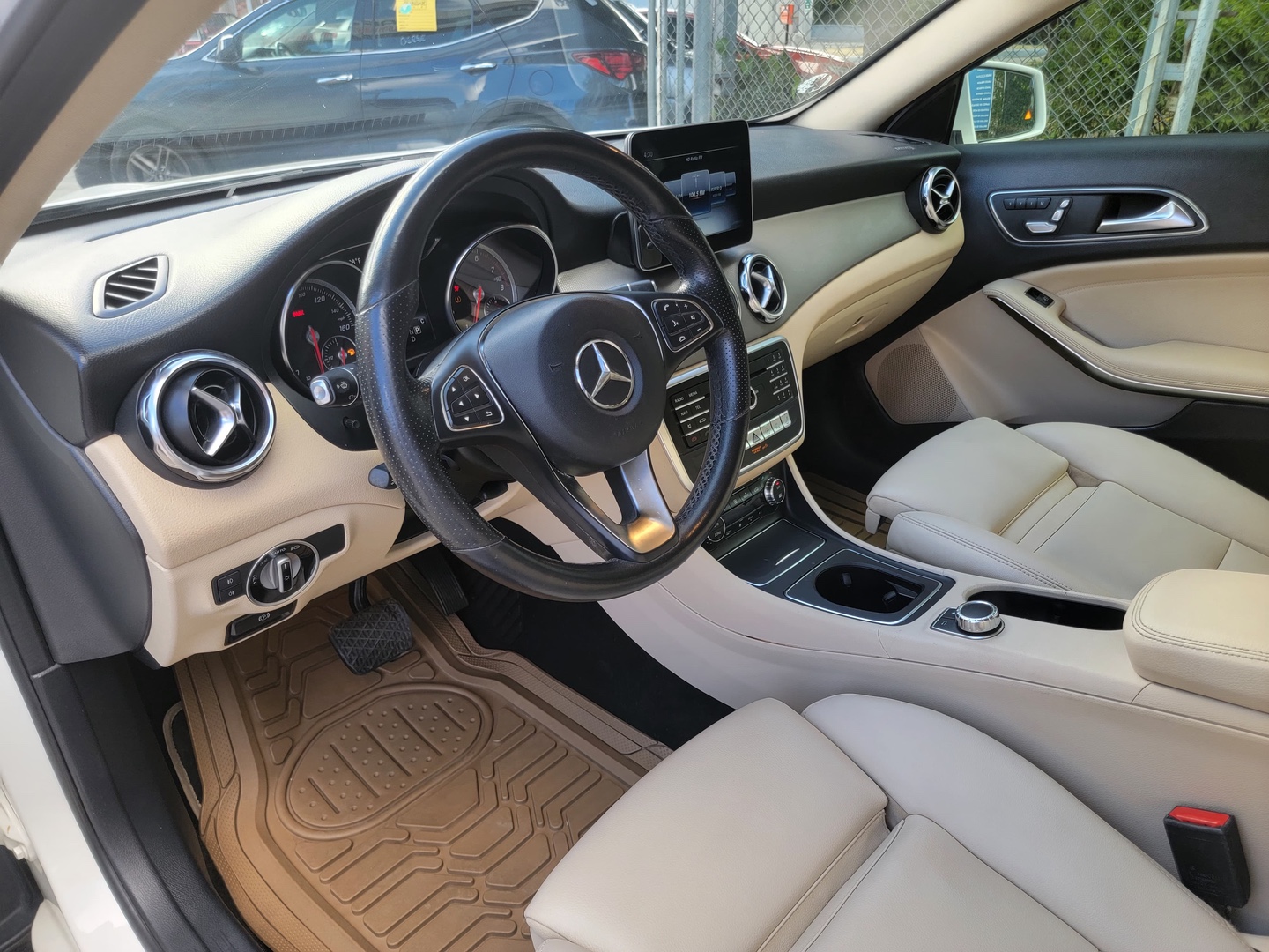 jeepetas y camionetas - Mercedes Benz GLA 250 año 2019 Clean Carfax 7