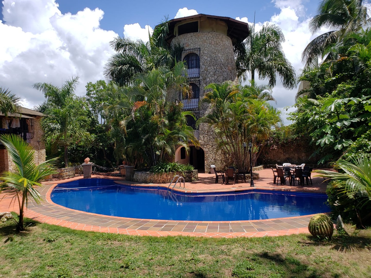 casas vacacionales y villas - Villa con Piscina en Boca Chica  3