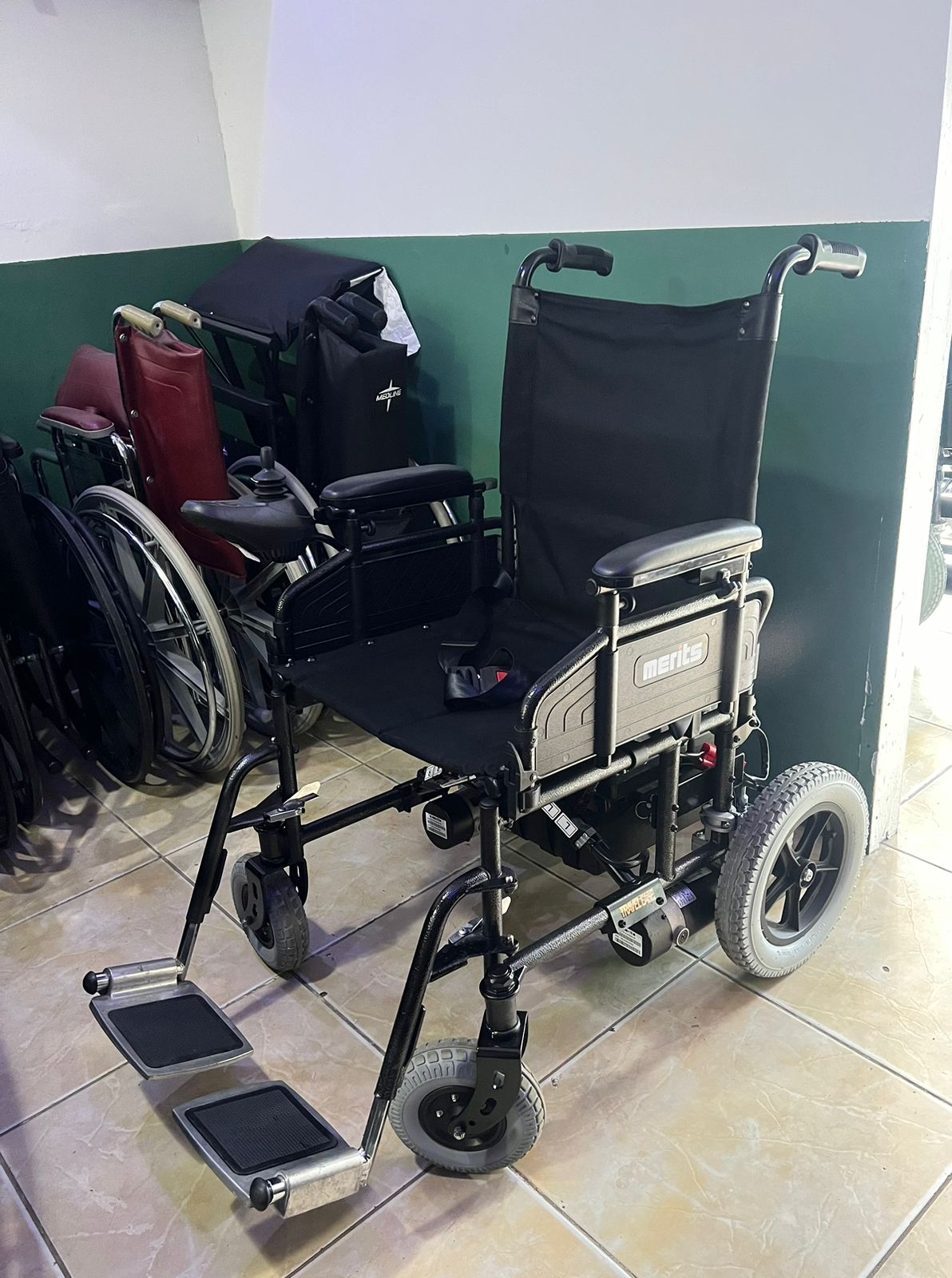 salud y belleza - Sillas de rueda electricas con sus baterias