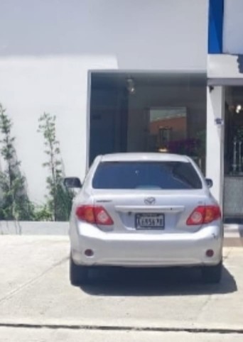 oficinas y locales comerciales - ALQUILO 
Local, Mirador Norte
1er piso 
 2