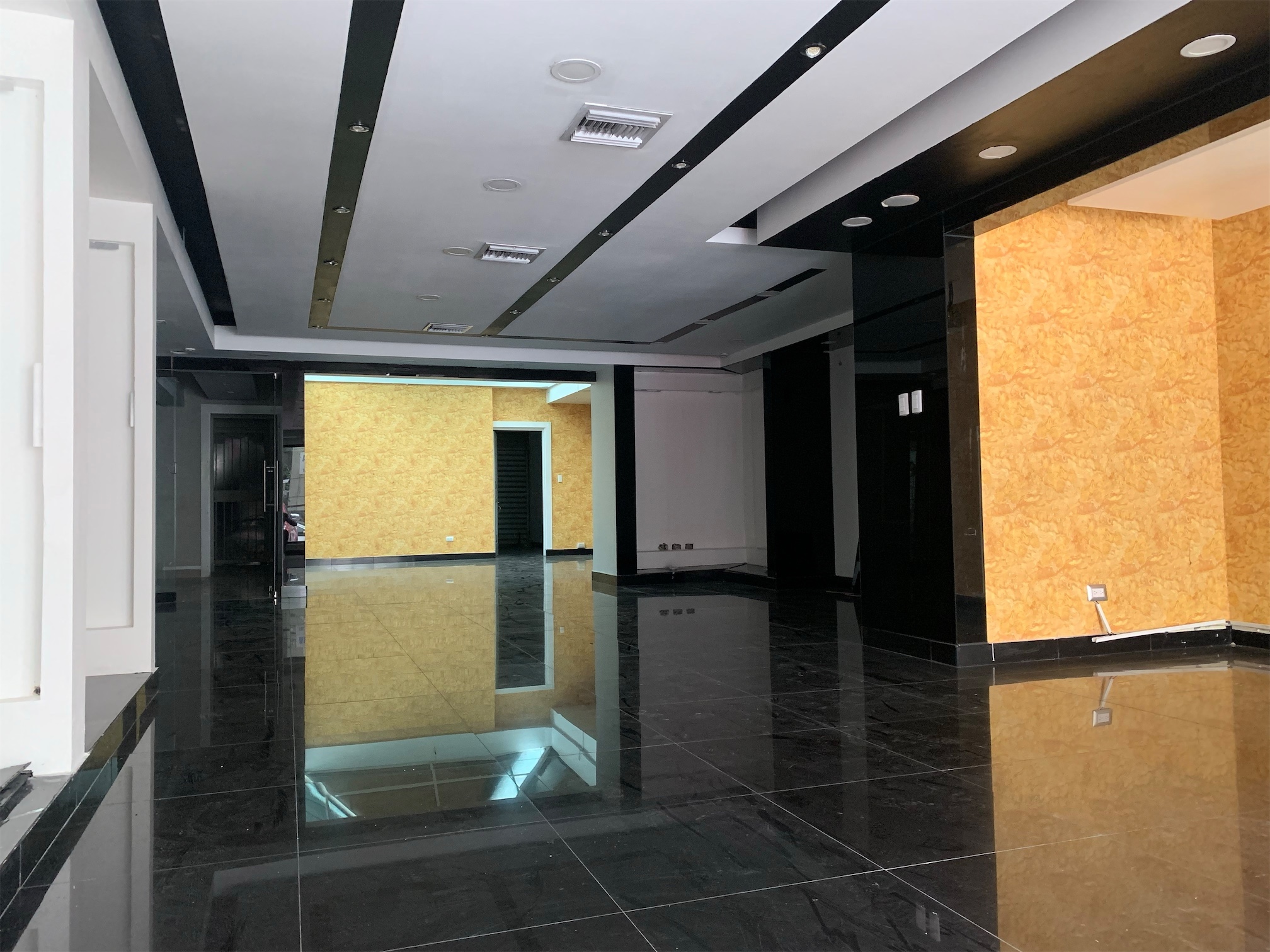 oficinas y locales comerciales - Local de oportunidad en Naco 2