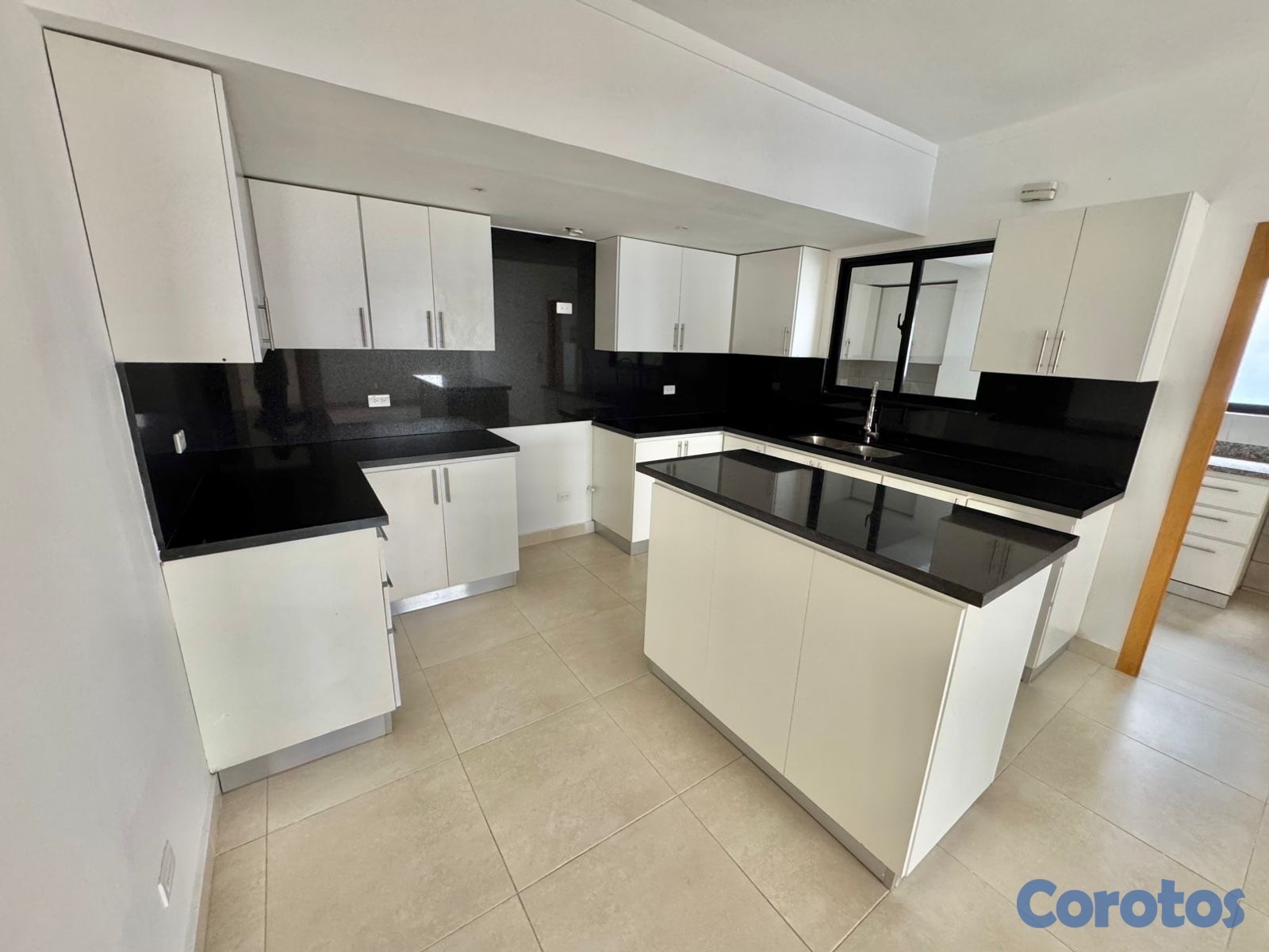 apartamentos - vendo Ph Evaristo Morales tres hab con su baño dos parqueos terraza área social  6